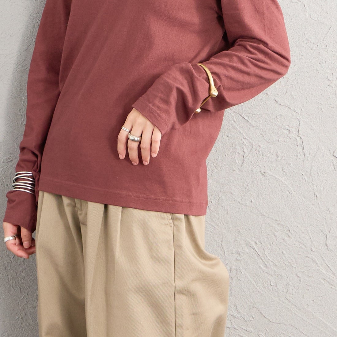 Hanes [ヘインズ] 2P FOR HER ジャパンフィットロングスリーブパックTシャツ [HW4-E104] 867 BR/PNK &&モデル身長：158cm 着用サイズ：M&&