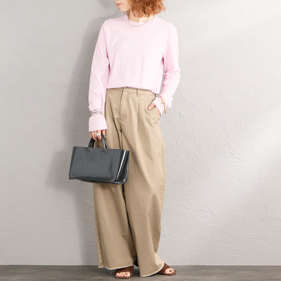 Hanes [ヘインズ] 2P FOR HER ジャパンフィットロングスリーブパックTシャツ [HW4-E104] 867 BR/PNK &&モデル身長：158cm 着用サイズ：M&&