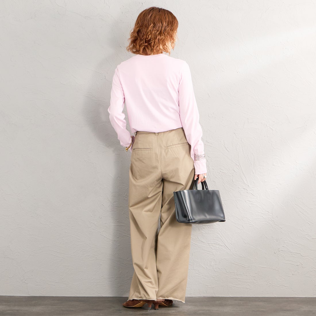 Hanes [ヘインズ] 2P FOR HER ジャパンフィットロングスリーブパックTシャツ [HW4-E104] 867 BR/PNK &&モデル身長：158cm 着用サイズ：M&&