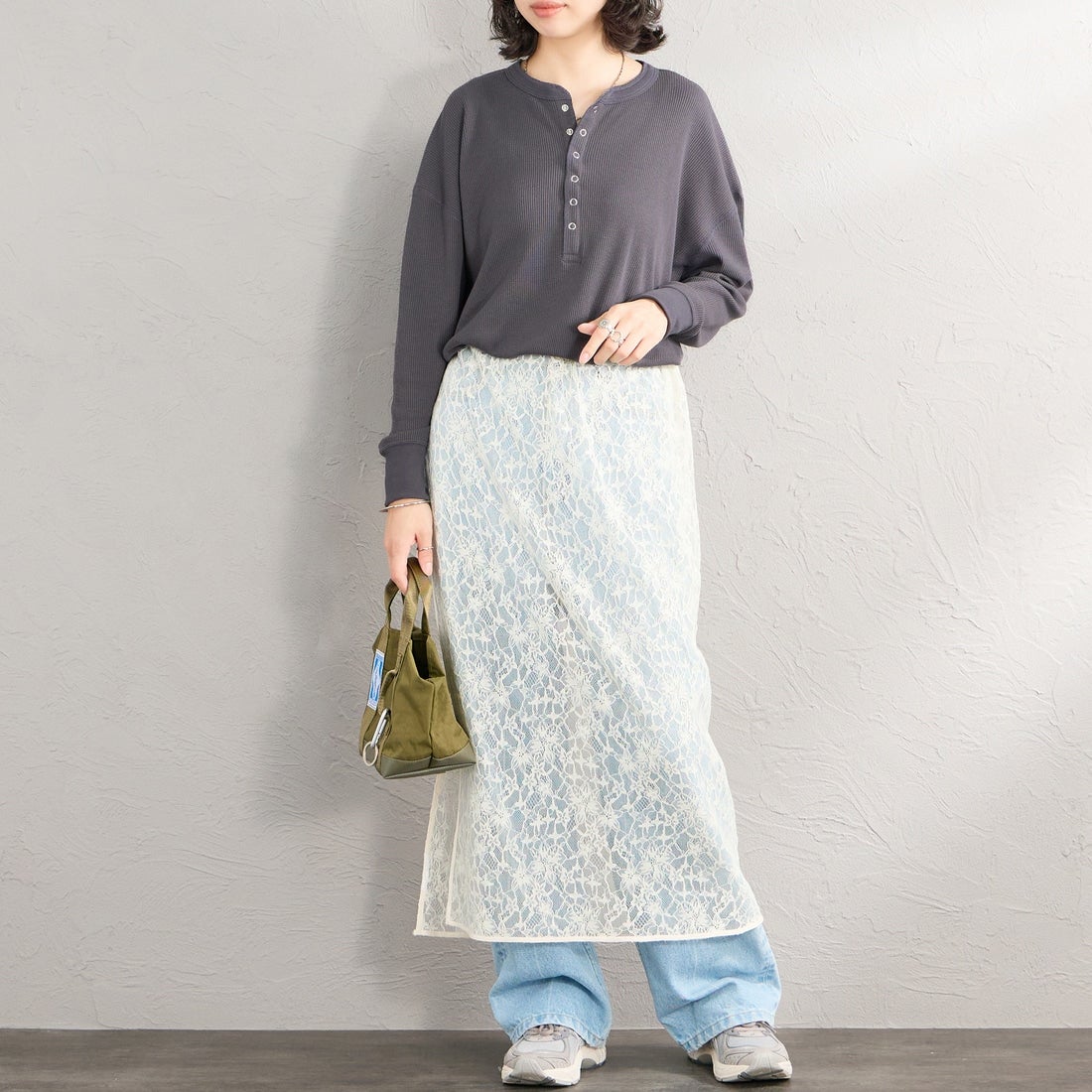 Hanes [ヘインズ] ヘンリーネック サーマルカットソー [HW4-E102] 050 M.GRAY &&モデル身長：162cm 着用サイズ：M&&