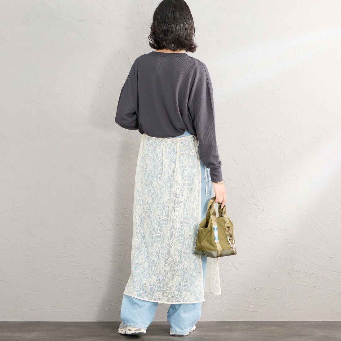 Hanes [ヘインズ] ヘンリーネック サーマルカットソー [HW4-E102] 050 M.GRAY &&モデル身長：162cm 着用サイズ：M&&