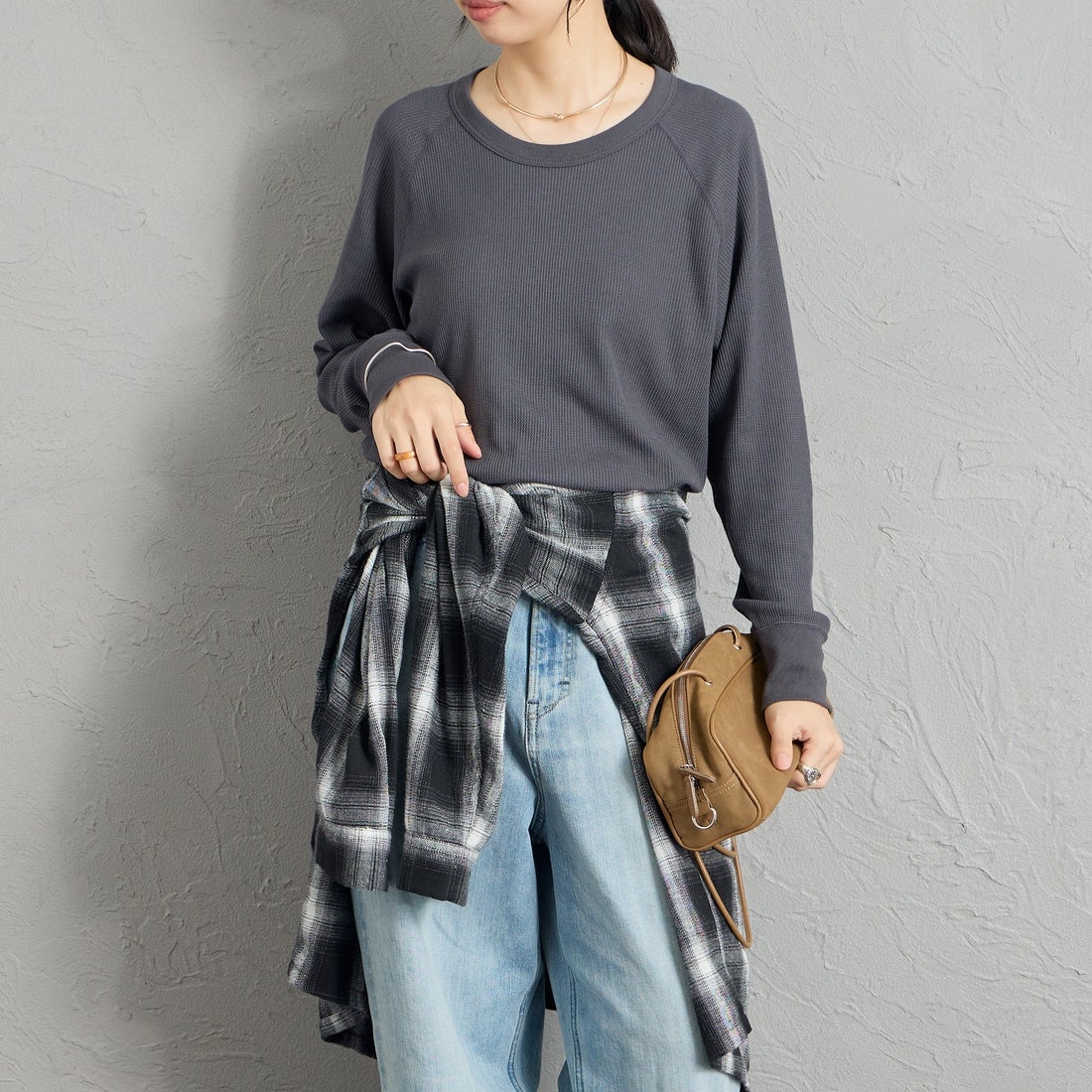 Hanes [ヘインズ] サーマル クルーネックロングスリーブカットソー [HW4-E101] 050 M.GRAY &&モデル身長：162cm 着用サイズ：M&&