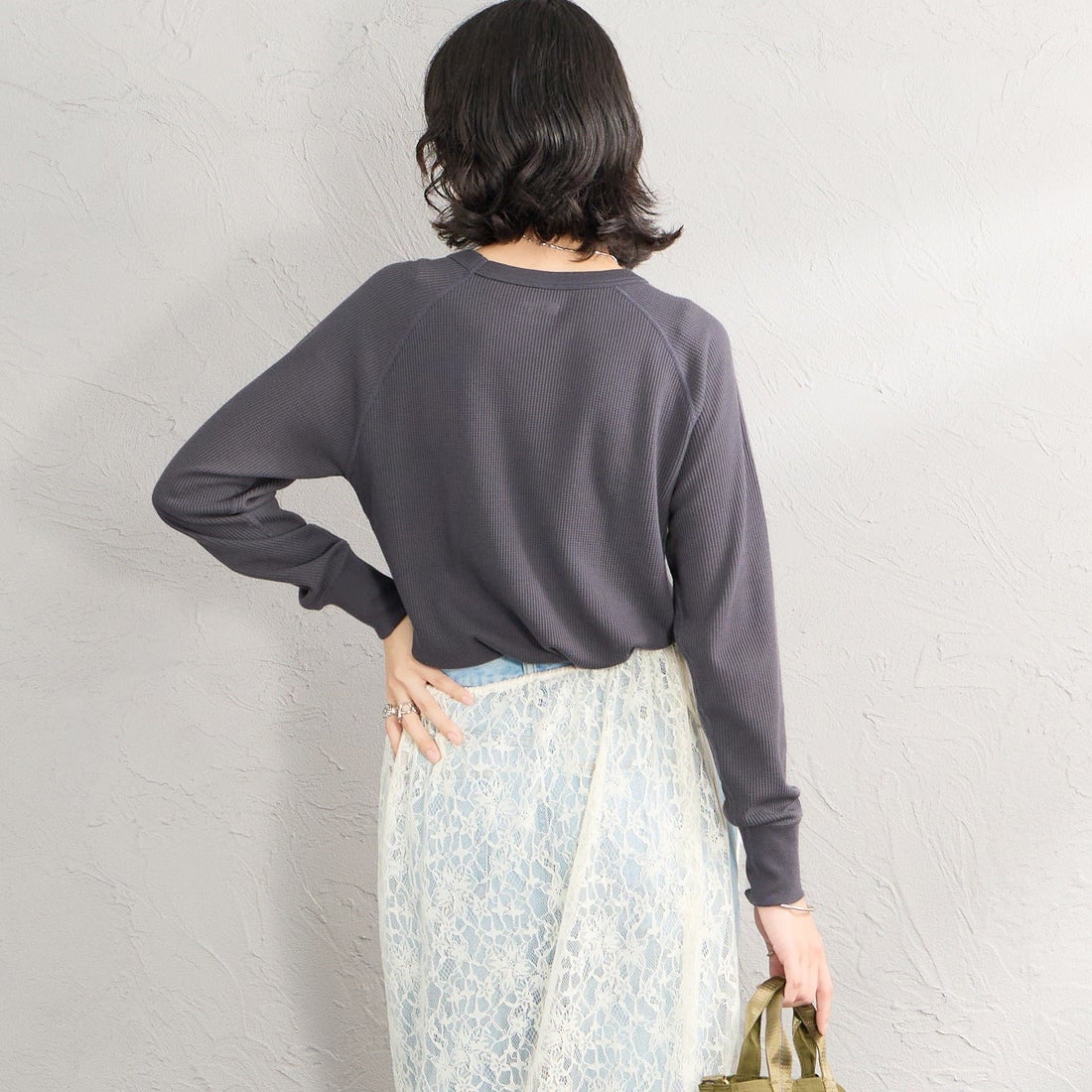 Hanes [ヘインズ] サーマル クルーネックロングスリーブカットソー [HW4-E101] 050 M.GRAY &&モデル身長：162cm 着用サイズ：M&&
