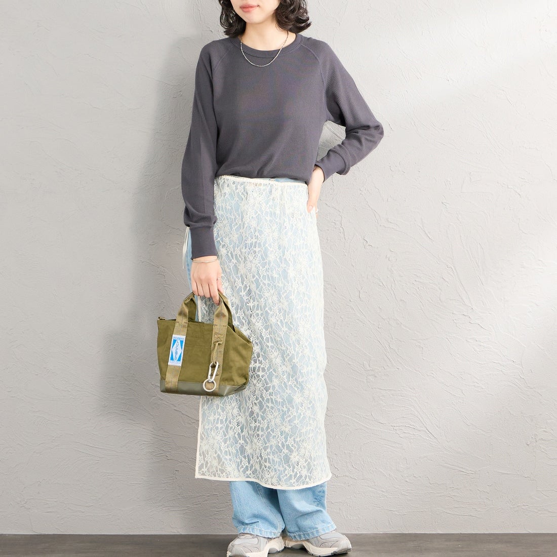 Hanes [ヘインズ] サーマル クルーネックロングスリーブカットソー [HW4-E101] 050 M.GRAY &&モデル身長：162cm 着用サイズ：M&&