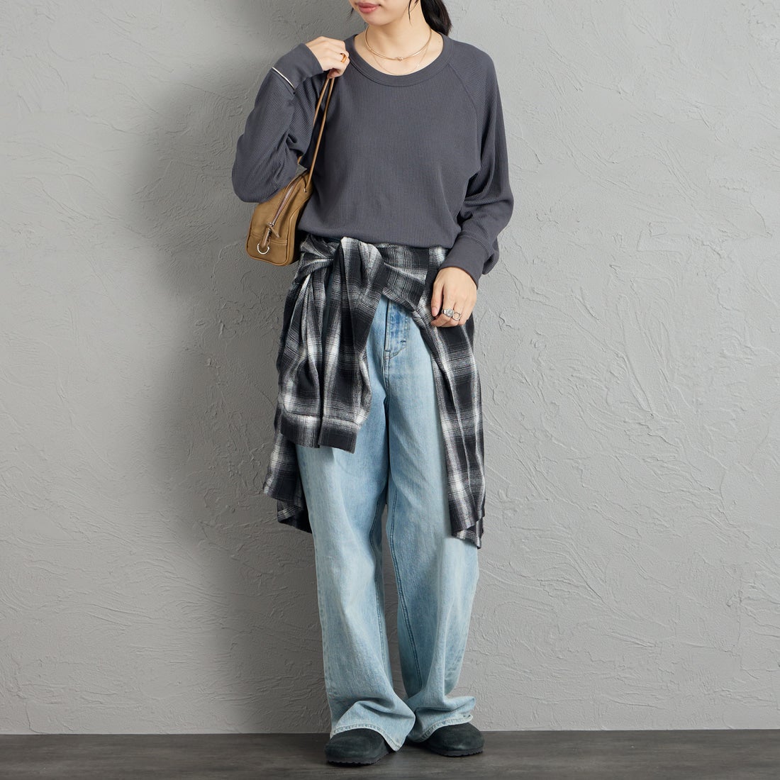 Hanes [ヘインズ] サーマル クルーネックロングスリーブカットソー [HW4-E101] 050 M.GRAY &&モデル身長：162cm 着用サイズ：M&&