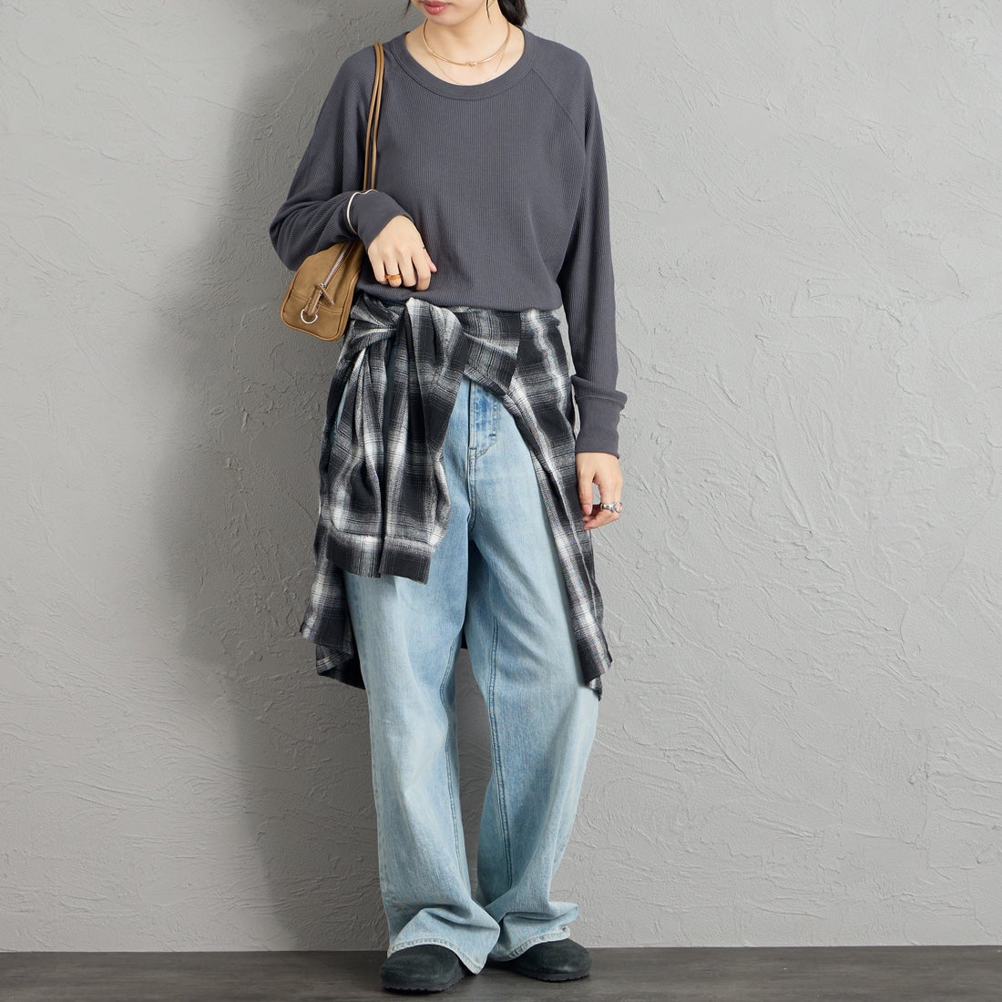 Hanes [ヘインズ] サーマル クルーネックロングスリーブカットソー [HW4-E101] 050 M.GRAY &&モデル身長：162cm 着用サイズ：M&&