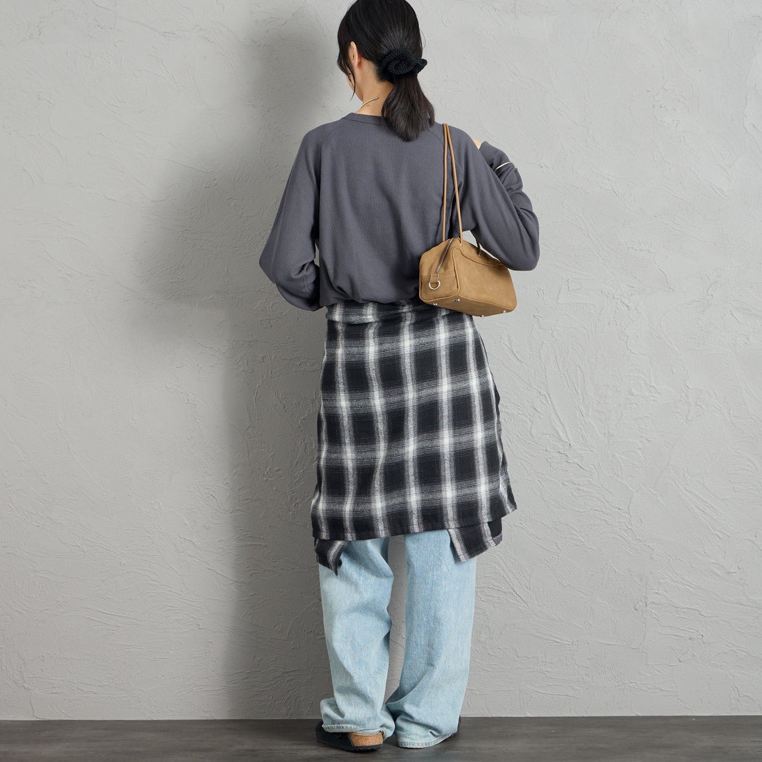 Hanes [ヘインズ] サーマル クルーネックロングスリーブカットソー [HW4-E101] 050 M.GRAY &&モデル身長：162cm 着用サイズ：M&&