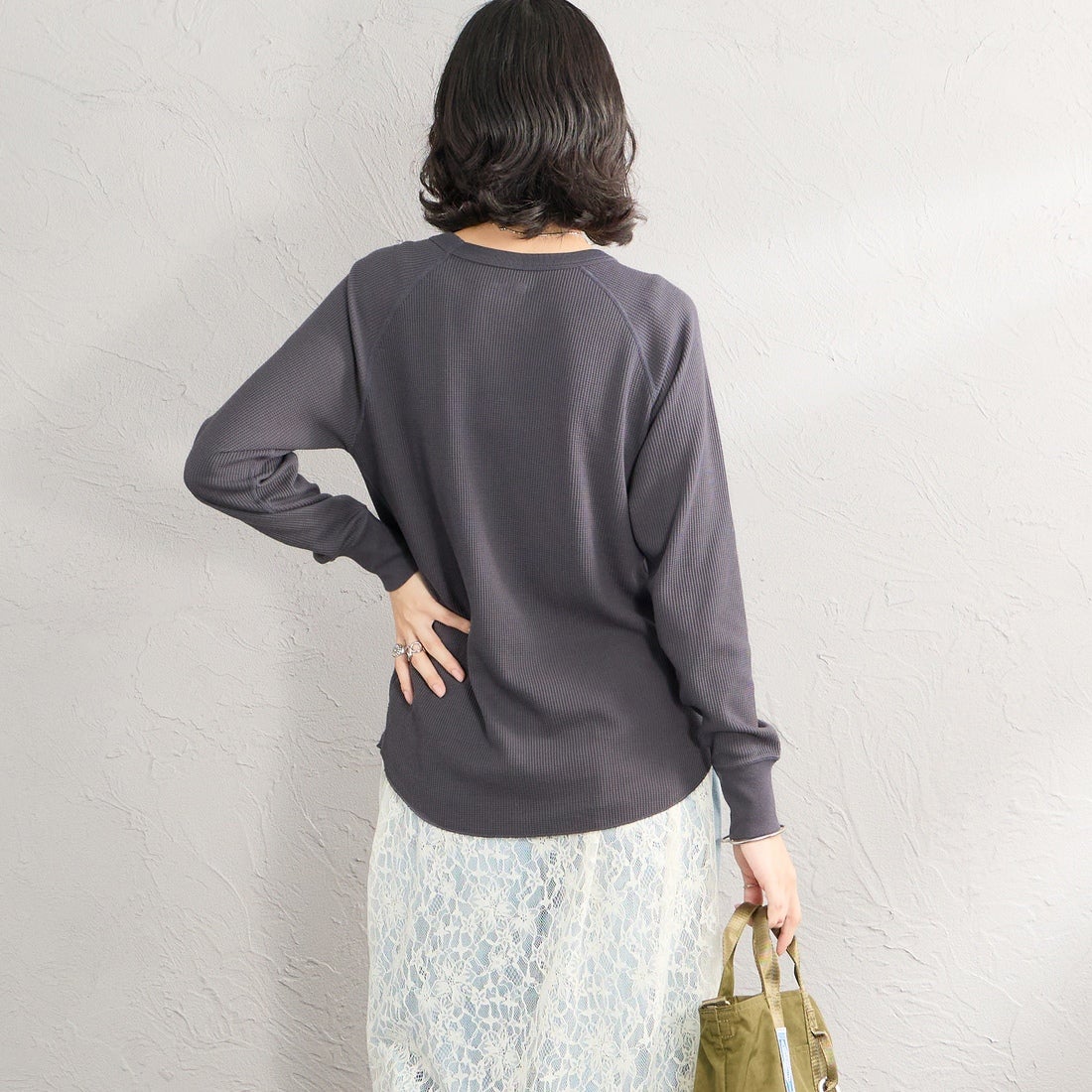 Hanes [ヘインズ] サーマル クルーネックロングスリーブカットソー [HW4-E101] 050 M.GRAY &&モデル身長：162cm 着用サイズ：M&&