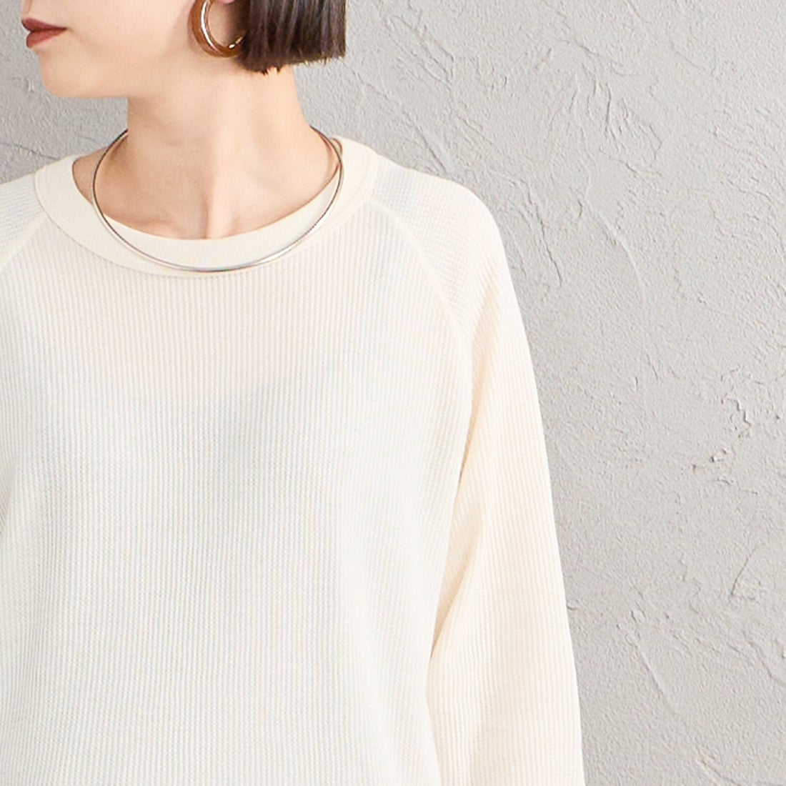 Hanes [ヘインズ] サーマル クルーネックロングスリーブカットソー [HW4-E101] 020 OFF WH &&モデル身長：150cm 着用サイズ：M&&