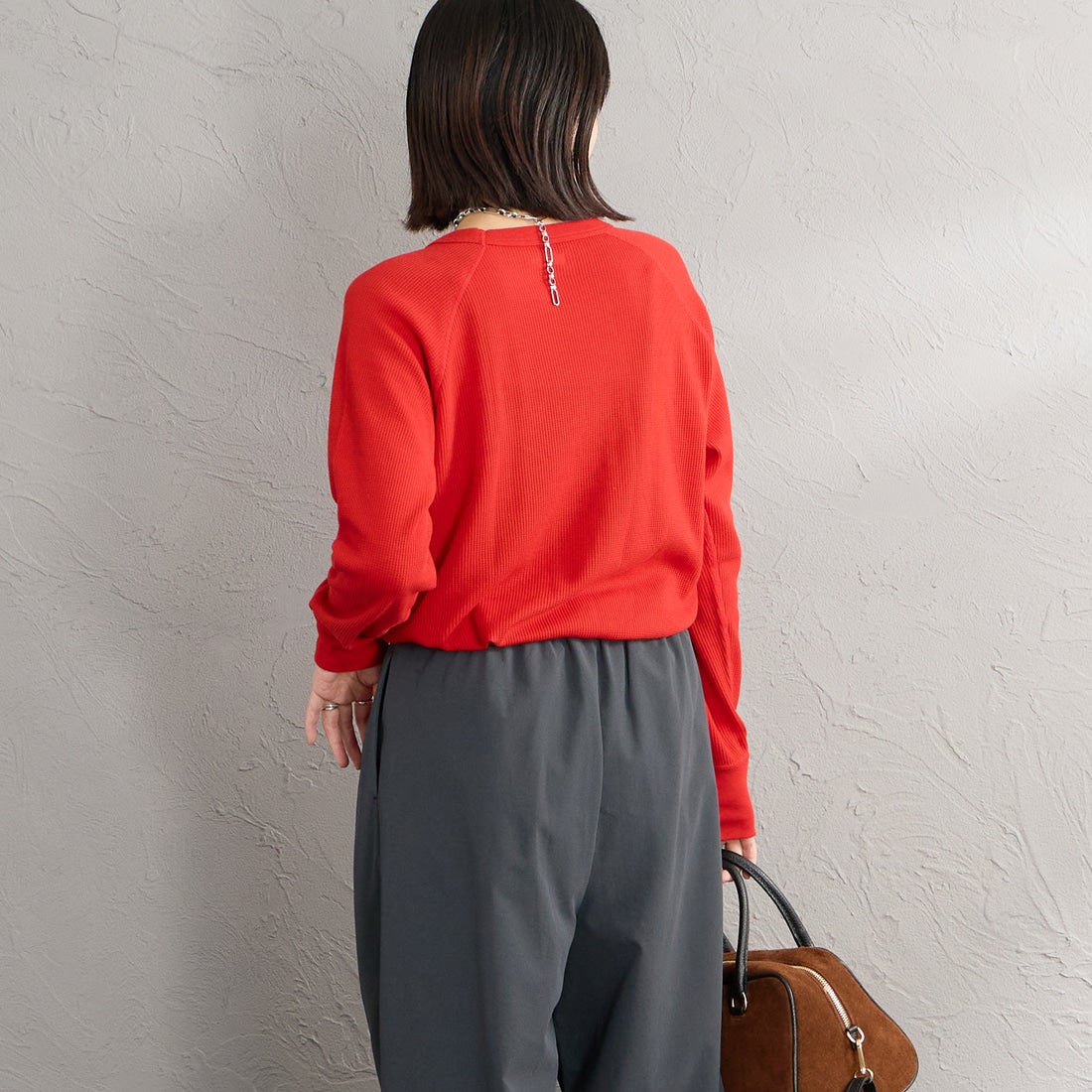 Hanes [ヘインズ] サーマル クルーネックロングスリーブカットソー [HW4-E101] 940 RED &&モデル身長：160cm 着用サイズ：M&&
