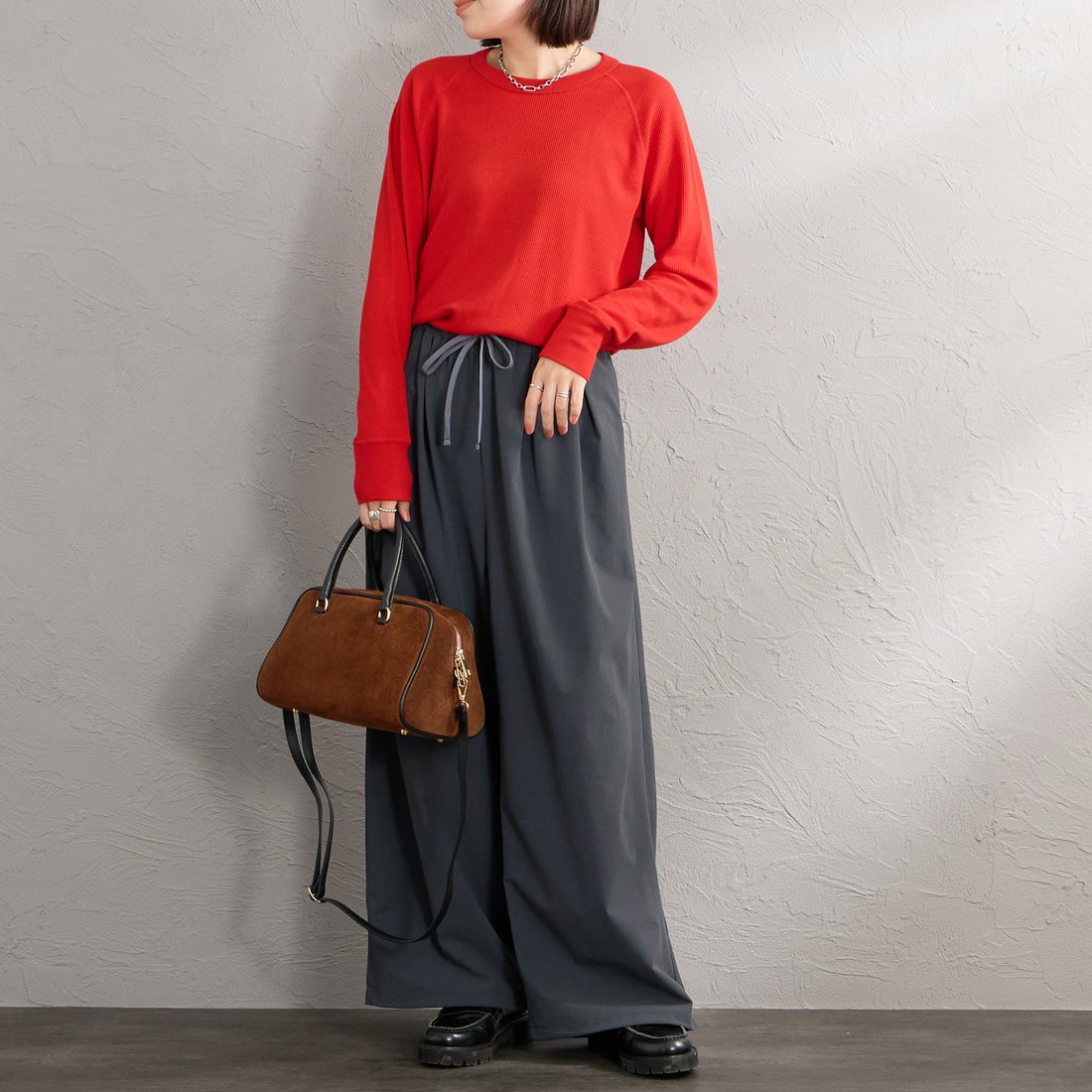 Hanes [ヘインズ] サーマル クルーネックロングスリーブカットソー [HW4-E101] 940 RED &&モデル身長：160cm 着用サイズ：M&&