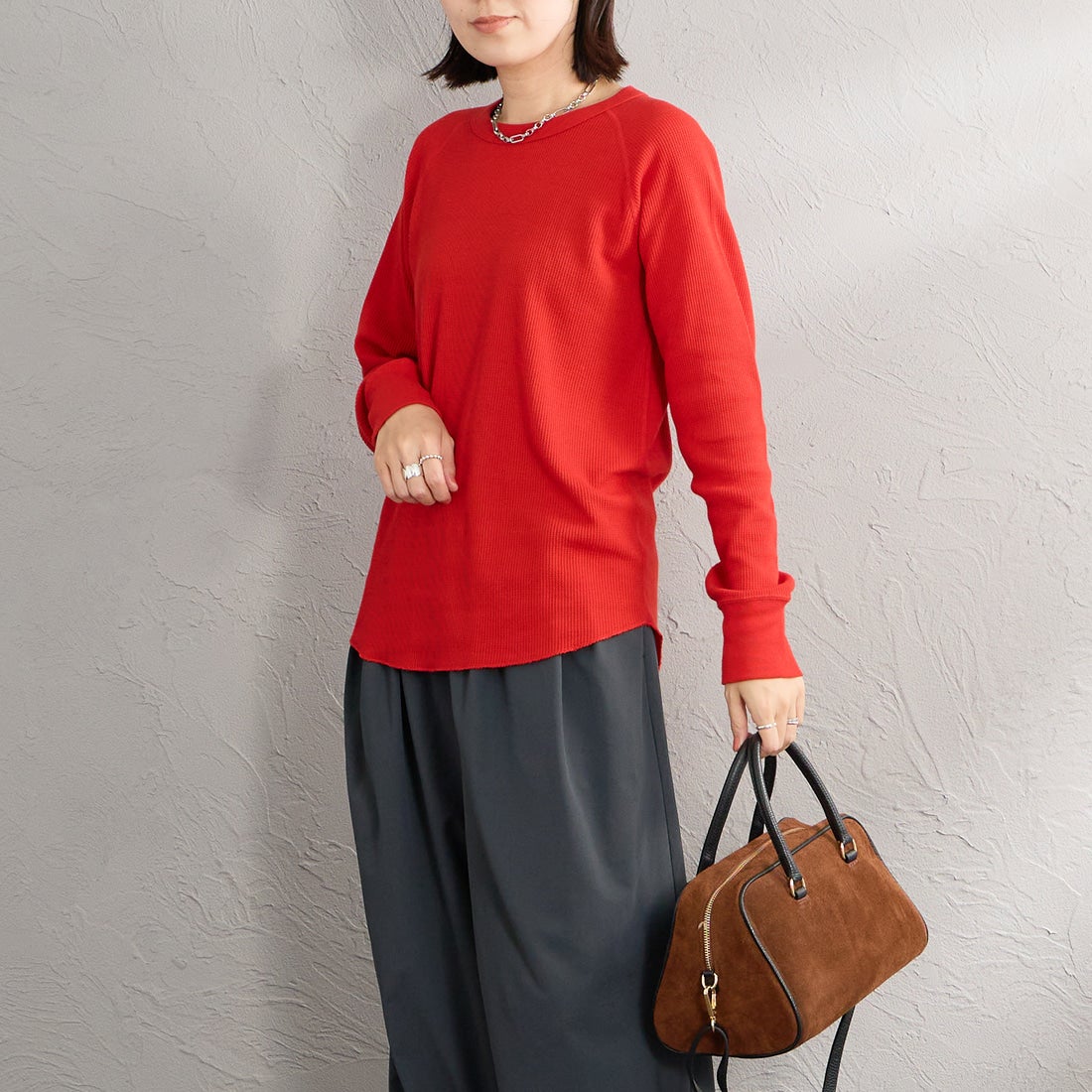 Hanes [ヘインズ] サーマル クルーネックロングスリーブカットソー [HW4-E101] 940 RED &&モデル身長：160cm 着用サイズ：M&&
