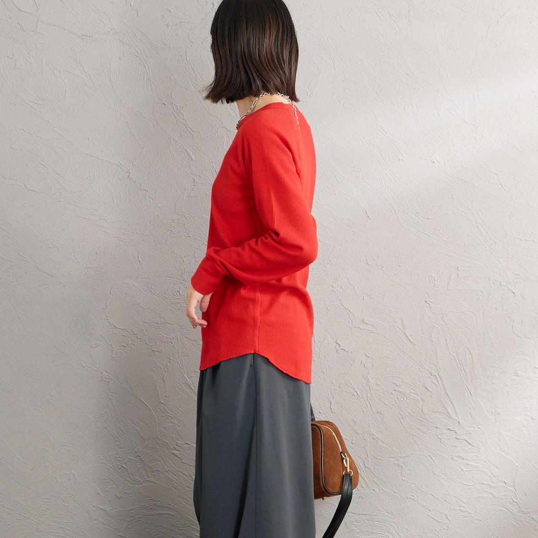 Hanes [ヘインズ] サーマル クルーネックロングスリーブカットソー [HW4-E101] 940 RED &&モデル身長：160cm 着用サイズ：M&&