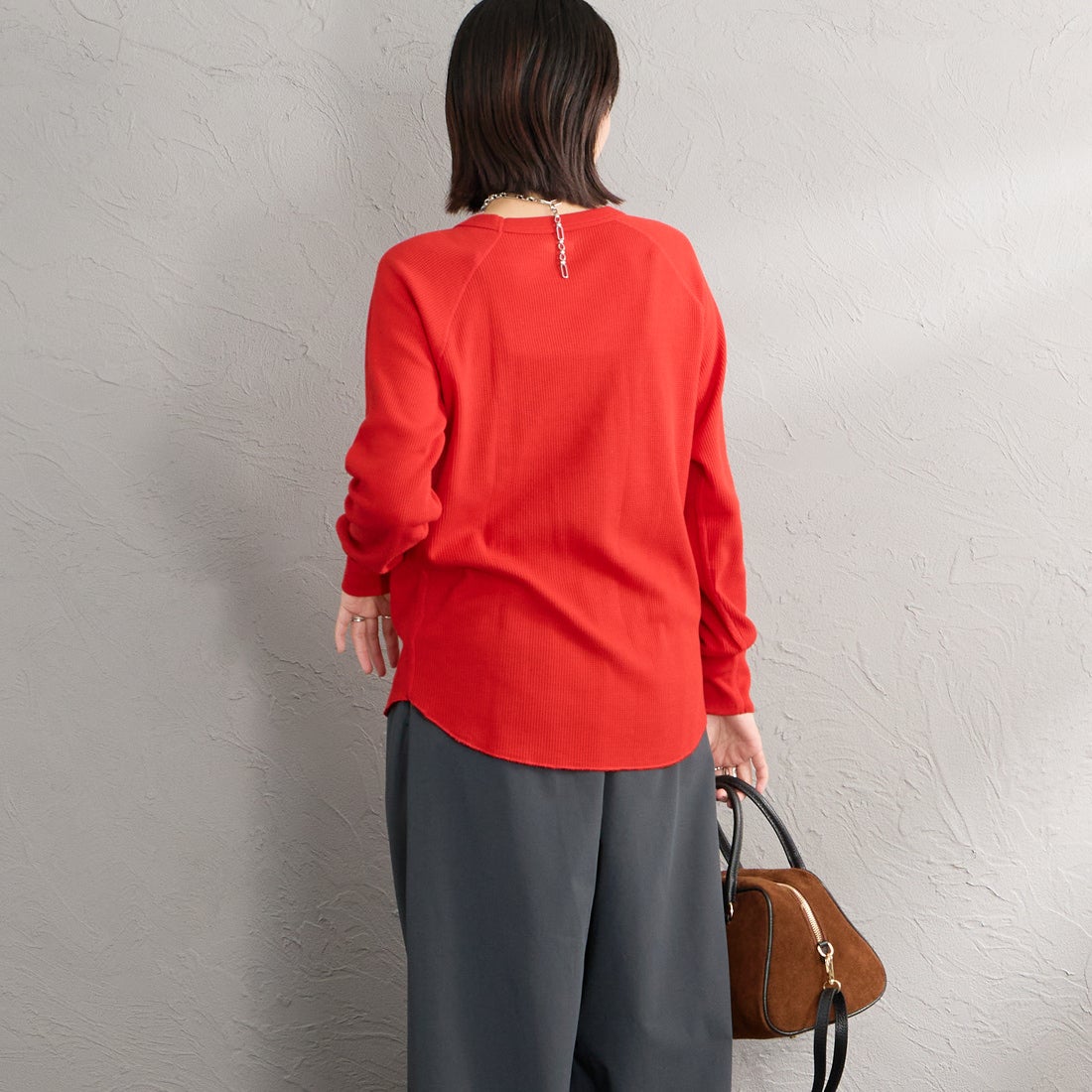 Hanes [ヘインズ] サーマル クルーネックロングスリーブカットソー [HW4-E101] 940 RED &&モデル身長：160cm 着用サイズ：M&&