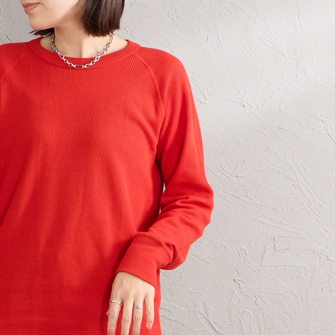 Hanes [ヘインズ] サーマル クルーネックロングスリーブカットソー [HW4-E101] 940 RED &&モデル身長：160cm 着用サイズ：M&&