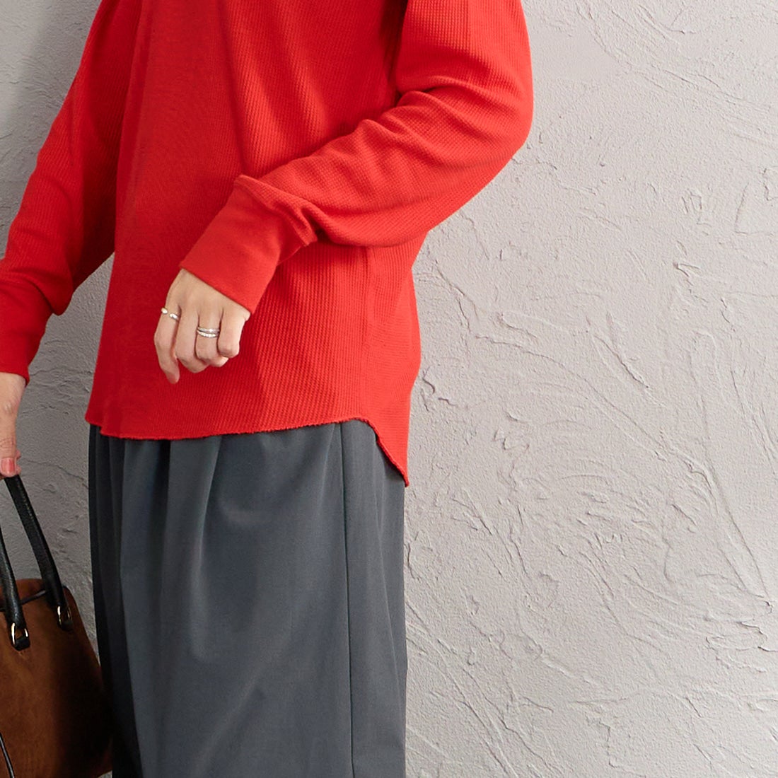 Hanes [ヘインズ] サーマル クルーネックロングスリーブカットソー [HW4-E101] 940 RED &&モデル身長：160cm 着用サイズ：M&&