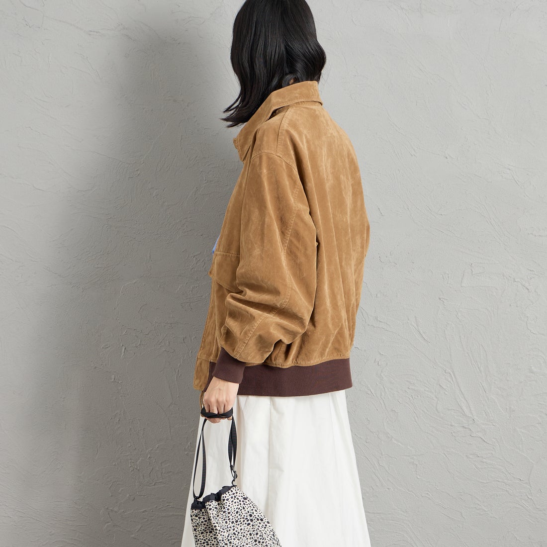 ARMY TWILL SANFORIZED [アーミーツイル サンフォライズド] 別注 ヴィーガンレザー A-2フライトジャケット [AM-2654502-INT-JF] BEG SUEDE &&モデル身長：162cm 着用サイズ：S&&