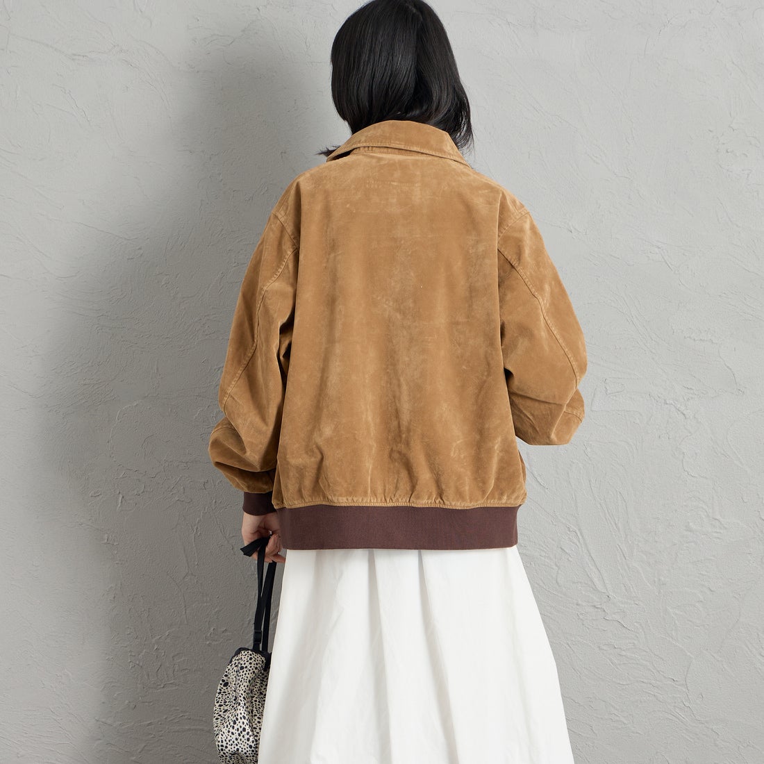 ARMY TWILL SANFORIZED [アーミーツイル サンフォライズド] 別注 ヴィーガンレザー A-2フライトジャケット [AM-2654502-INT-JF] BEG SUEDE &&モデル身長：162cm 着用サイズ：S&&