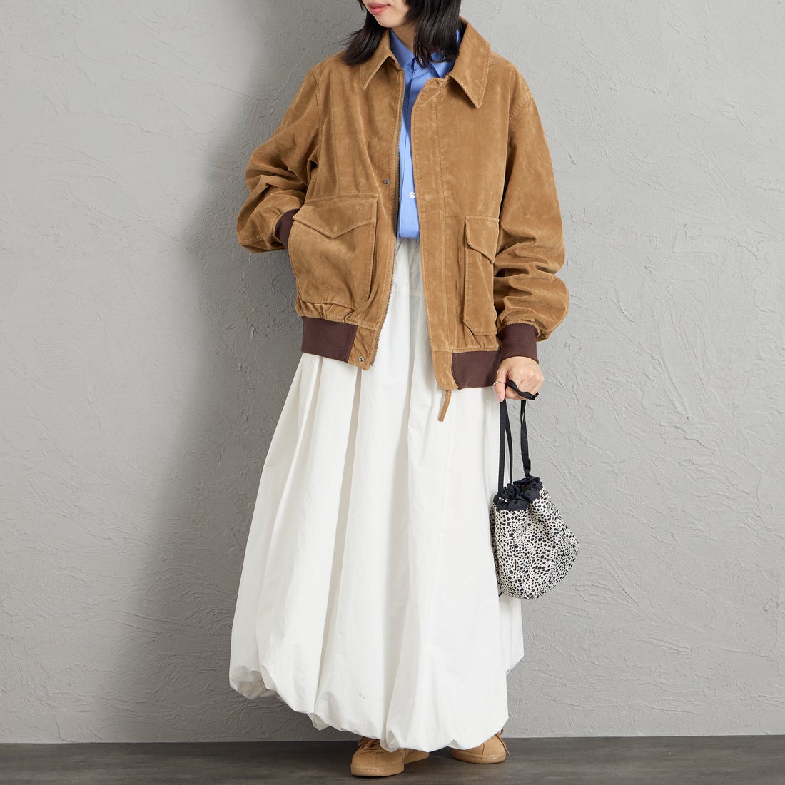 ARMY TWILL SANFORIZED [アーミーツイル サンフォライズド] 別注 ヴィーガンレザー A-2フライトジャケット [AM-2654502-INT-JF] BEG SUEDE &&モデル身長：162cm 着用サイズ：S&&