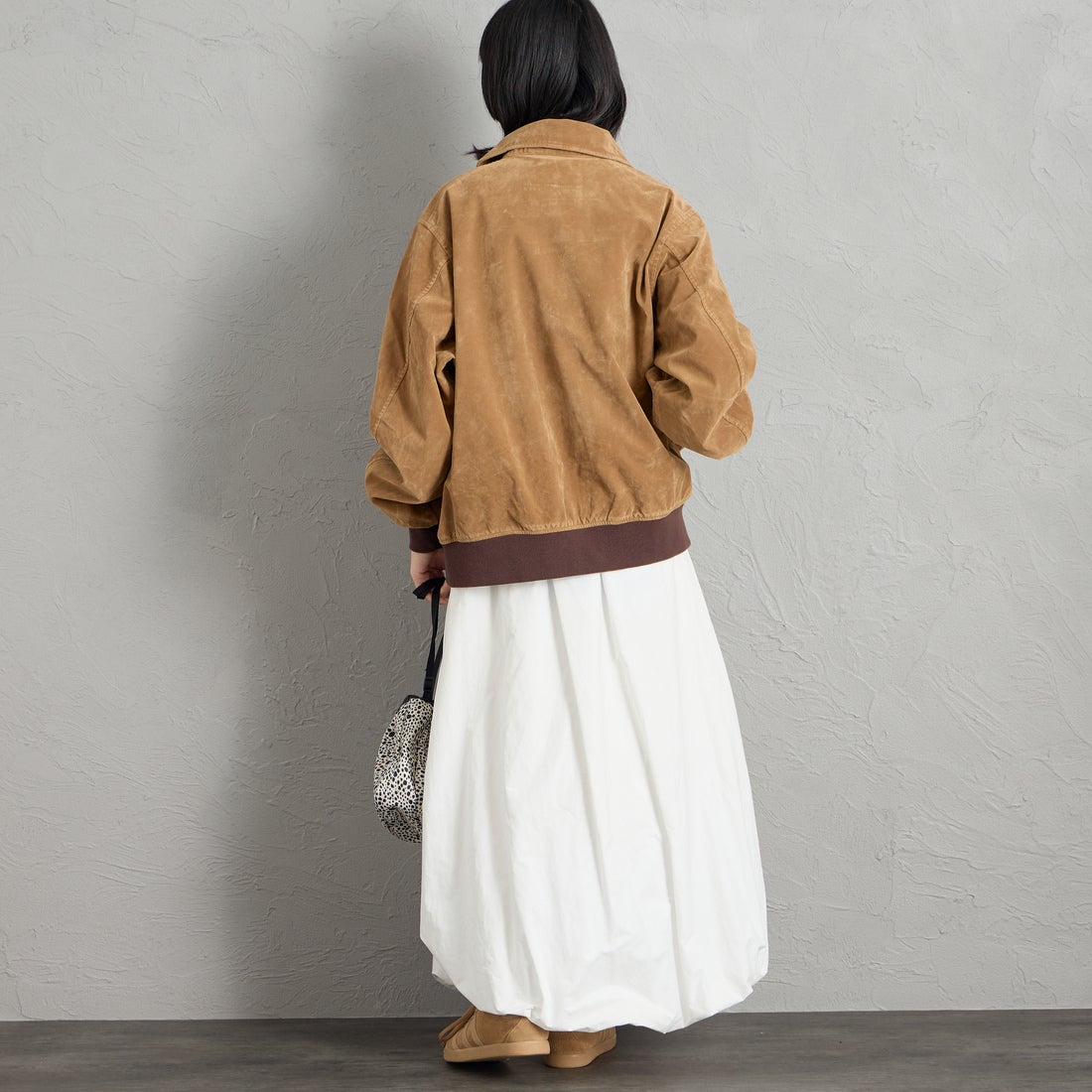 ARMY TWILL SANFORIZED [アーミーツイル サンフォライズド] 別注 ヴィーガンレザー A-2フライトジャケット [AM-2654502-INT-JF] BEG SUEDE &&モデル身長：162cm 着用サイズ：S&&