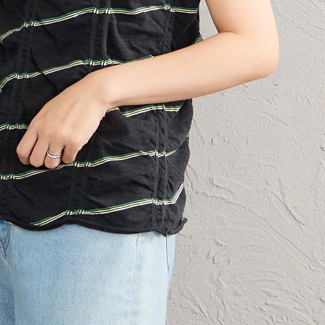 MEYAME [メヤメ] タックジャガードボーダーノースリーブトップス [MEY-2404] BLACK &&モデル身長：160cm 着用サイズ：F&&