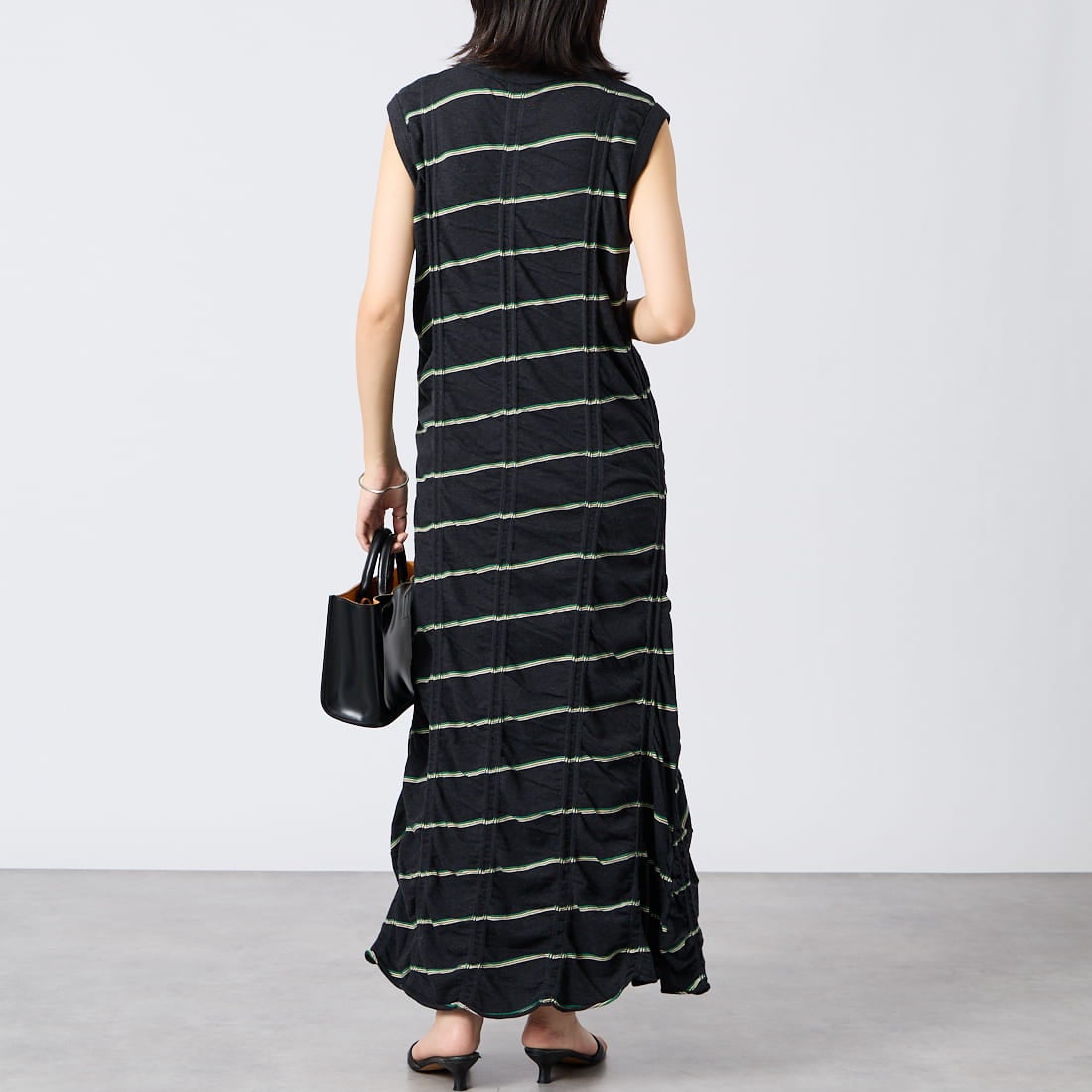 MEYAME [メヤメ] タックジャガードボーダーノースリーブドレス [MEY-2403] BLACK &&モデル身長：162cm 着用サイズ：F&&