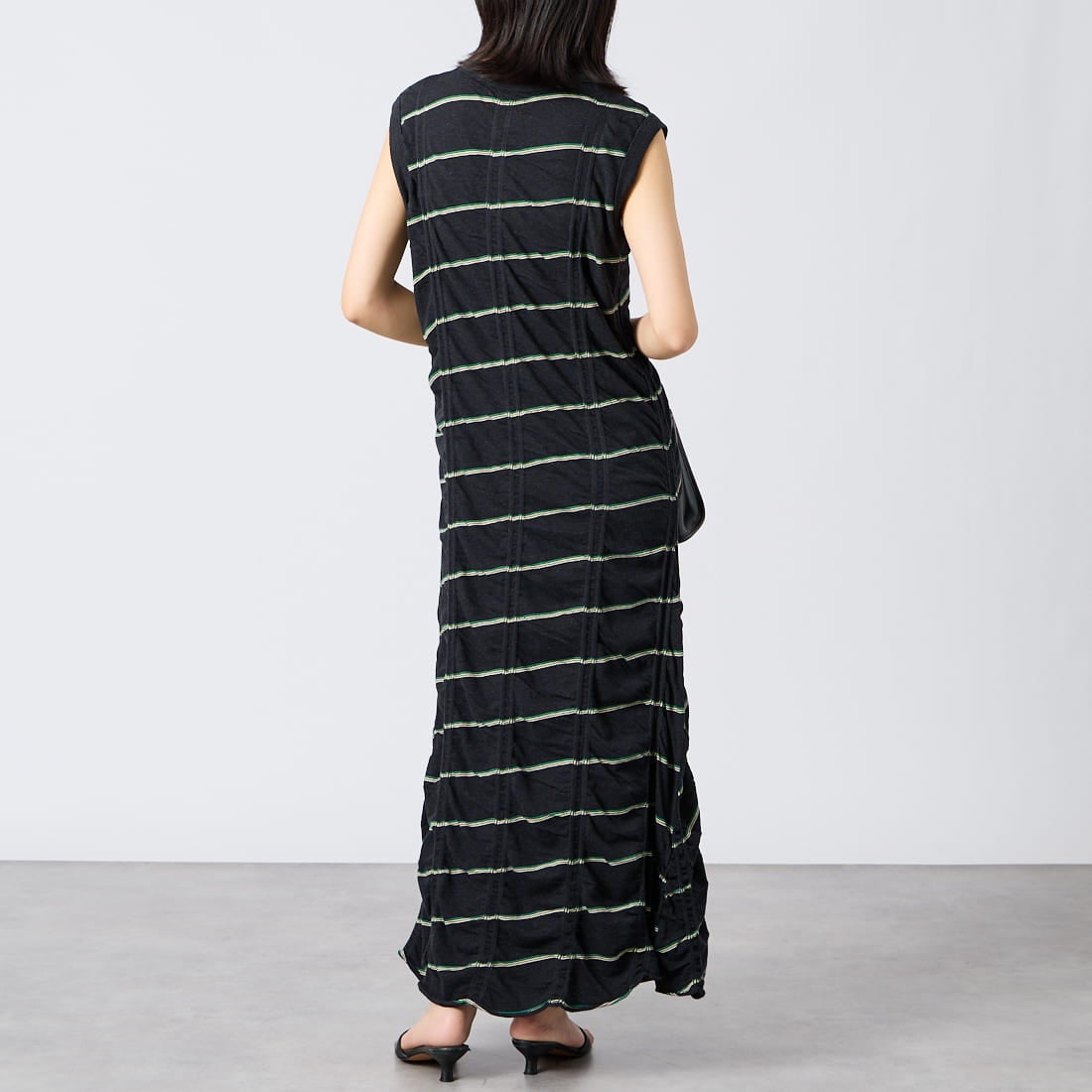 MEYAME [メヤメ] タックジャガードボーダーノースリーブドレス [MEY-2403] BLACK &&モデル身長：162cm 着用サイズ：F&&