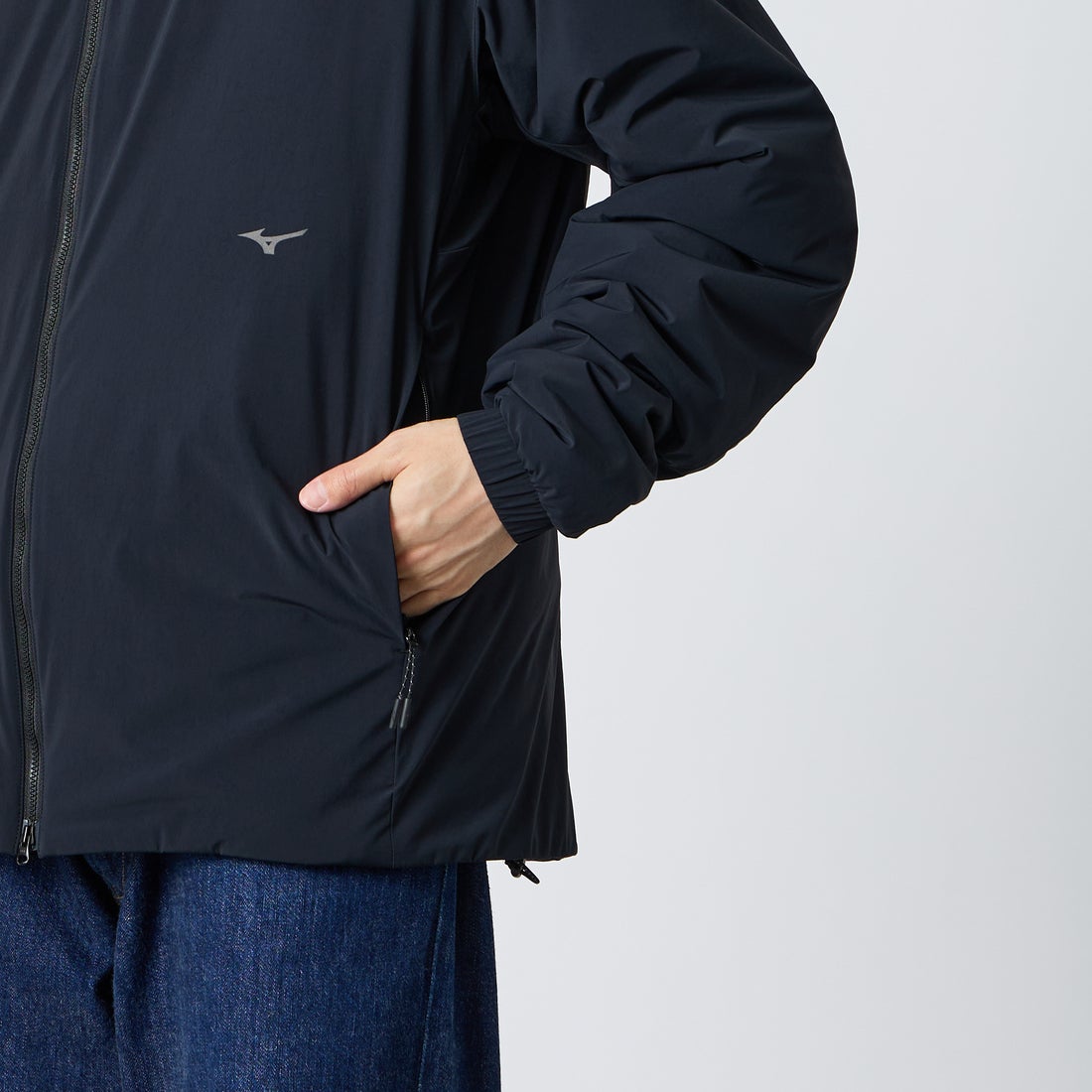 MIZUNO [ミズノ] 別注 インサレーションフードジャケット [D2JEDW11-JF] BLACK &&モデル身長：168cm 着用サイズ：L&&