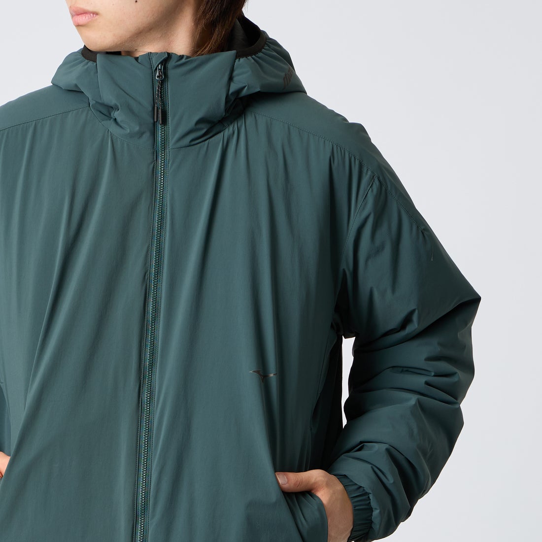 MIZUNO [ミズノ] 別注 インサレーションフードジャケット [D2JEDW11-JF] GREEN &&モデル身長：177cm 着用サイズ：L&&