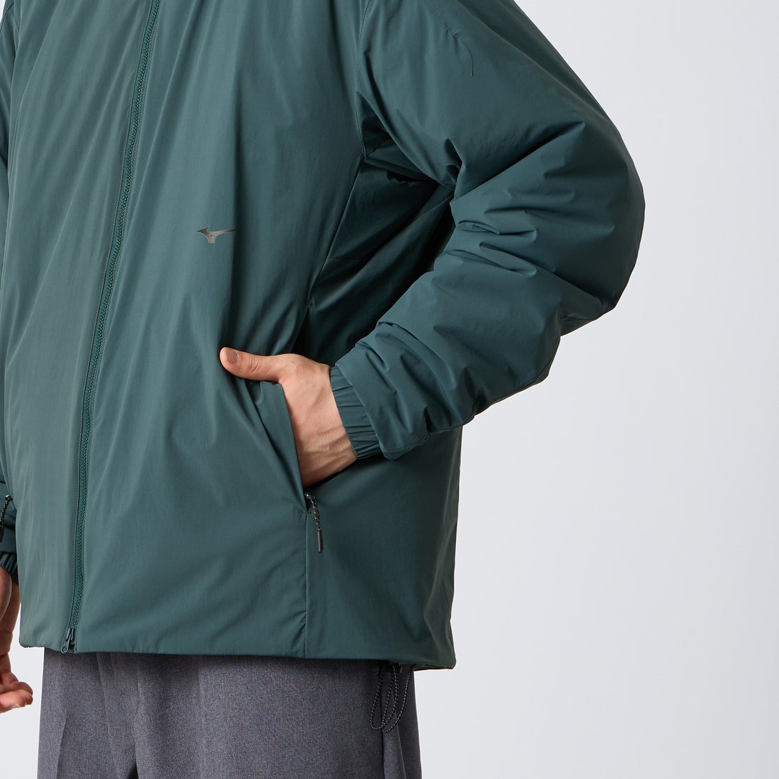 MIZUNO [ミズノ] 別注 インサレーションフードジャケット [D2JEDW11-JF] GREEN &&モデル身長：177cm 着用サイズ：L&&