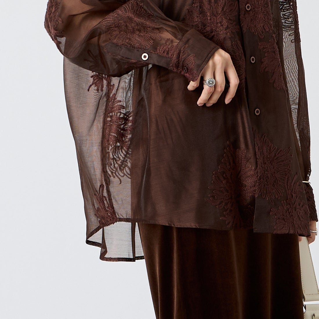 USINE [ユジーヌ] 刺繍オーガンジーオーバーサイズシャツ [21268062] 037 ﾌﾞﾗｳﾝ &&モデル身長：162cm 着用サイズ：F&&