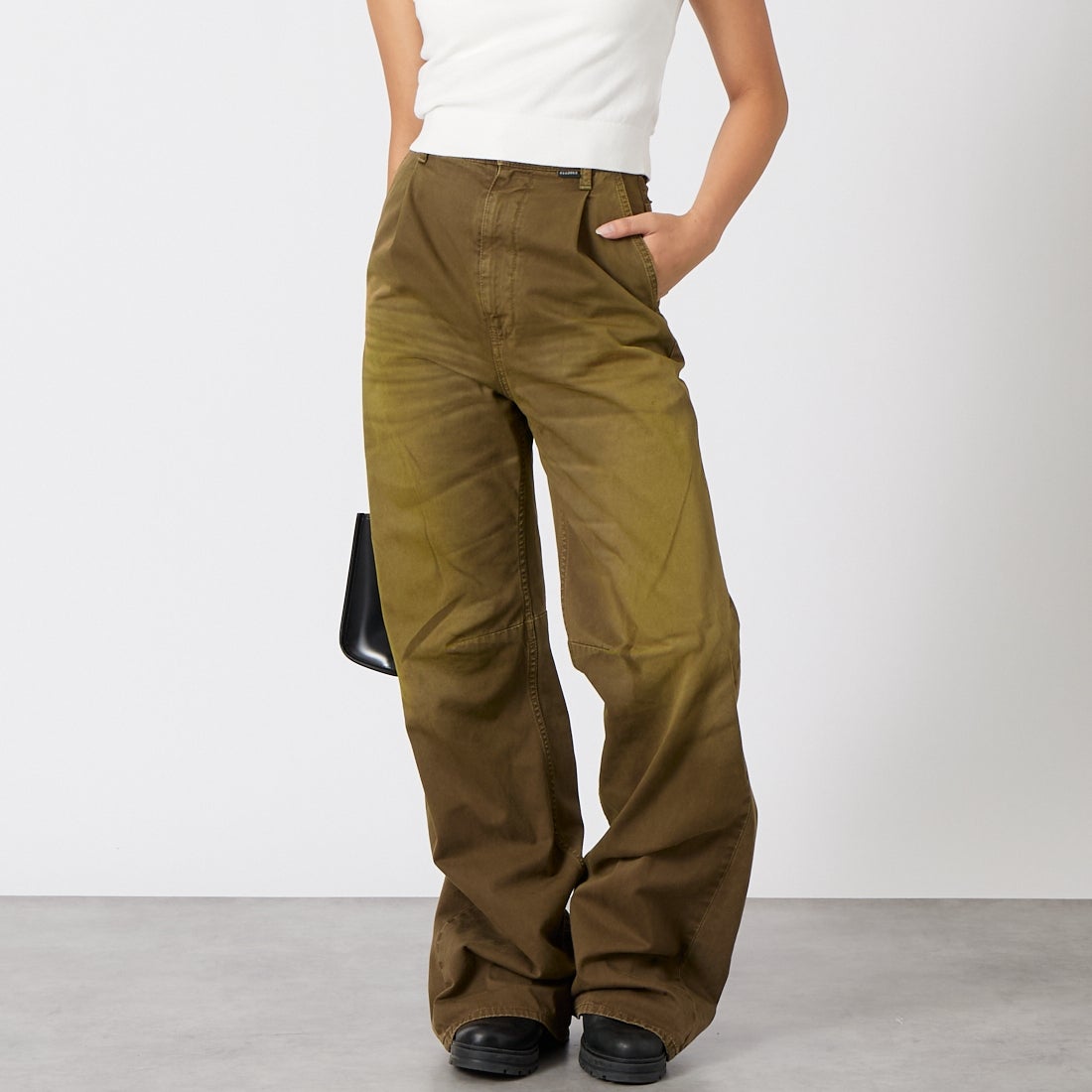MM6 Maison Margiela [エムエムシックス メゾン マルジェラ] ワイドレッグジーンズ [S52LA0269-M35435] 137 BROWN &&モデル身長：162cm 着用サイズ：24&&