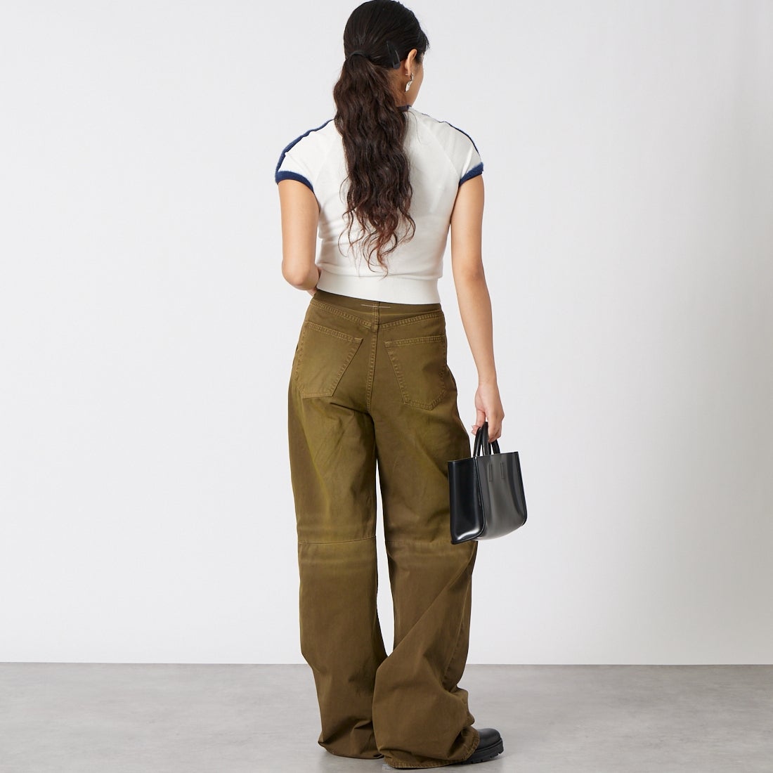 MM6 Maison Margiela [エムエムシックス メゾン マルジェラ] ワイドレッグジーンズ [S52LA0269-M35435] 137 BROWN &&モデル身長：162cm 着用サイズ：24&&