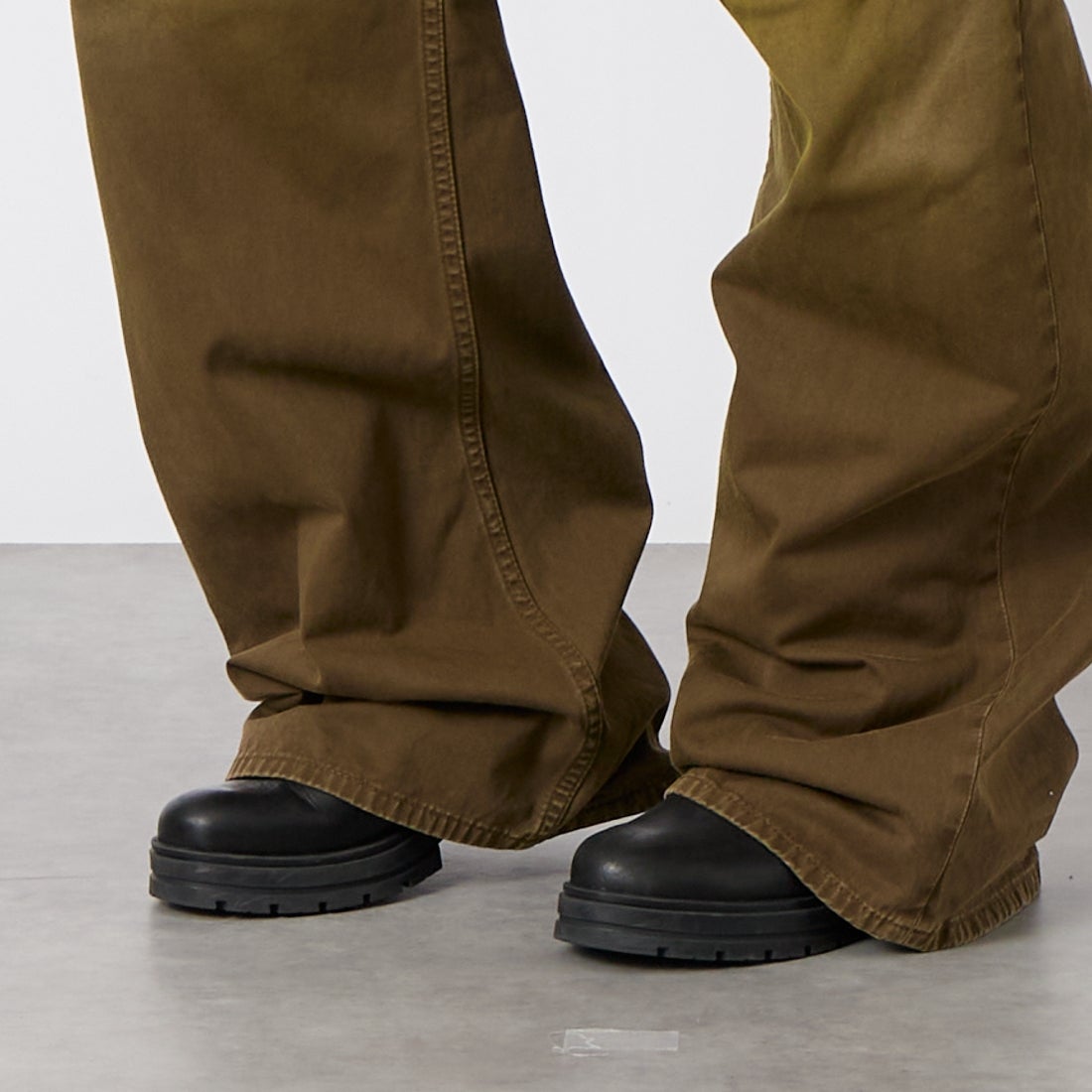 MM6 Maison Margiela [エムエムシックス メゾン マルジェラ] ワイドレッグジーンズ [S52LA0269-M35435] 137 BROWN &&モデル身長：162cm 着用サイズ：24&&