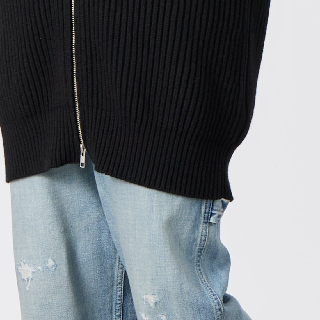 MM6 Maison Margiela [エムエムシックス メゾン マルジェラ] ニットベスト [S52FB0106-M13286] 900 BLACK &&モデル身長：162cm 着用サイズ：M&&