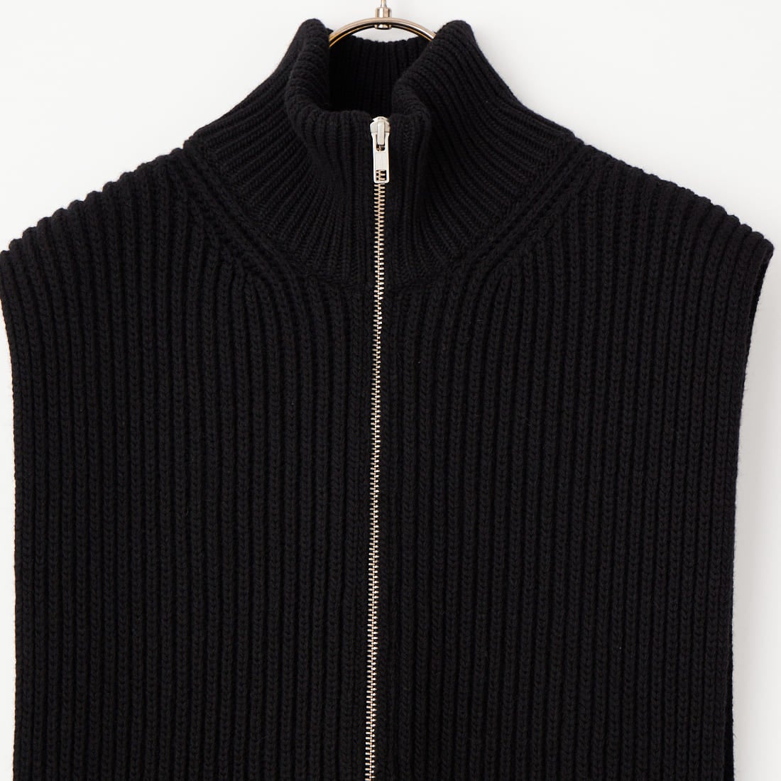 MM6 Maison Margiela [エムエムシックス メゾン マルジェラ] ニットベスト [S52FB0106-M13286] 900 BLACK