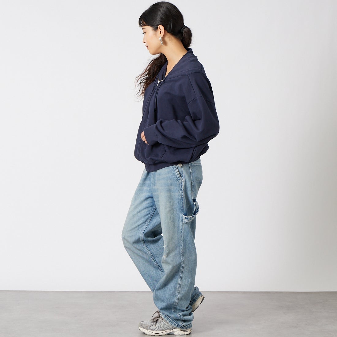 MM6 Maison Margiela [エムエムシックス メゾン マルジェラ] ジップフロントスウェットシャツ [S52HG0045-M25025] 524 B.NVY &&モデル身長：162cm 着用サイズ：M&&