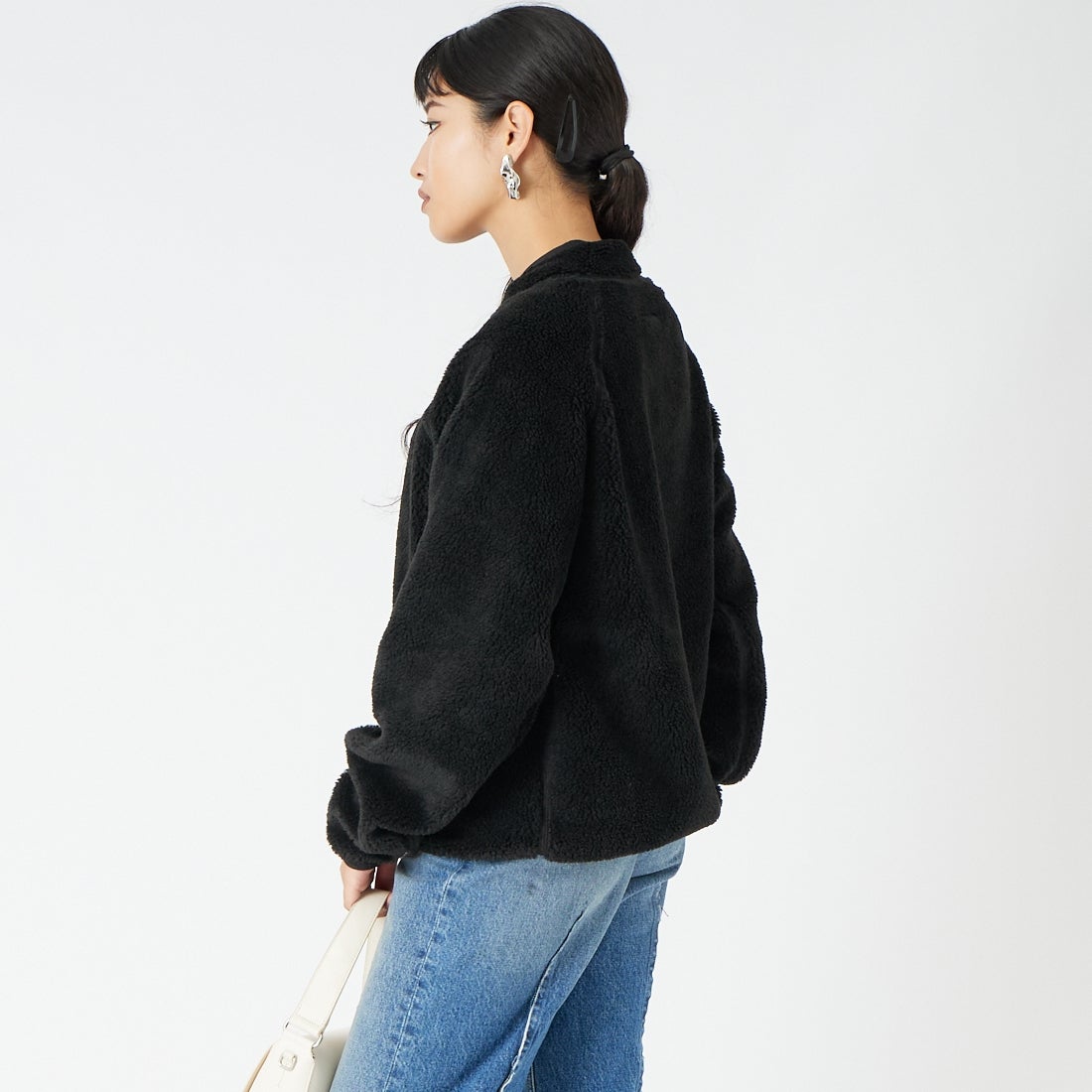 MM6 Maison Margiela [エムエムシックス メゾン マルジェラ] リバーシブルテディ フリーススウェットシャツ [SH0GU0043-M36010] 900 BLACK &&モデル身長：162cm 着用サイズ：S&&