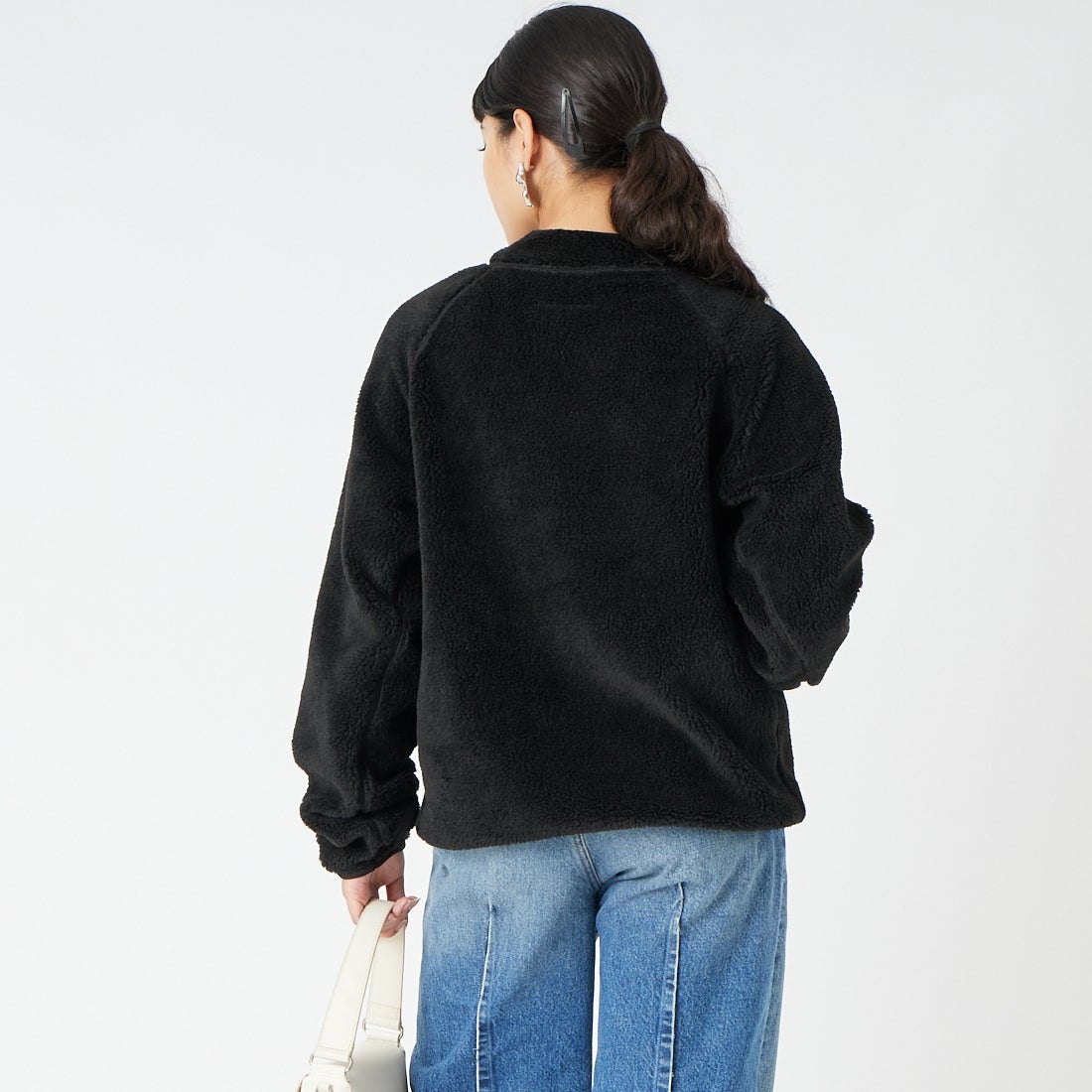 MM6 Maison Margiela [エムエムシックス メゾン マルジェラ] リバーシブルテディ フリーススウェットシャツ [SH0GU0043-M36010] 900 BLACK &&モデル身長：162cm 着用サイズ：S&&