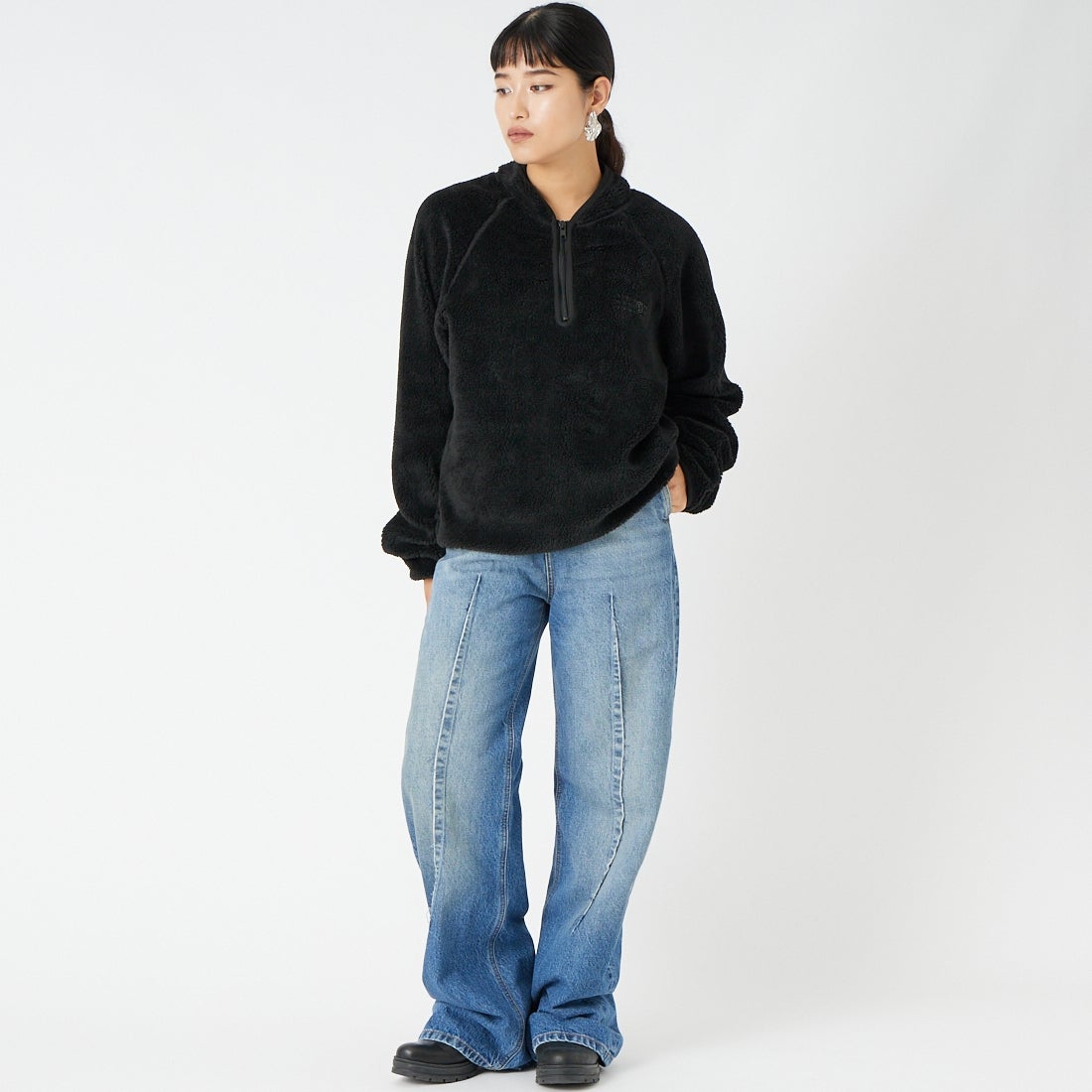 MM6 Maison Margiela [エムエムシックス メゾン マルジェラ] リバーシブルテディ フリーススウェットシャツ [SH0GU0043-M36010] 900 BLACK &&モデル身長：162cm 着用サイズ：S&&