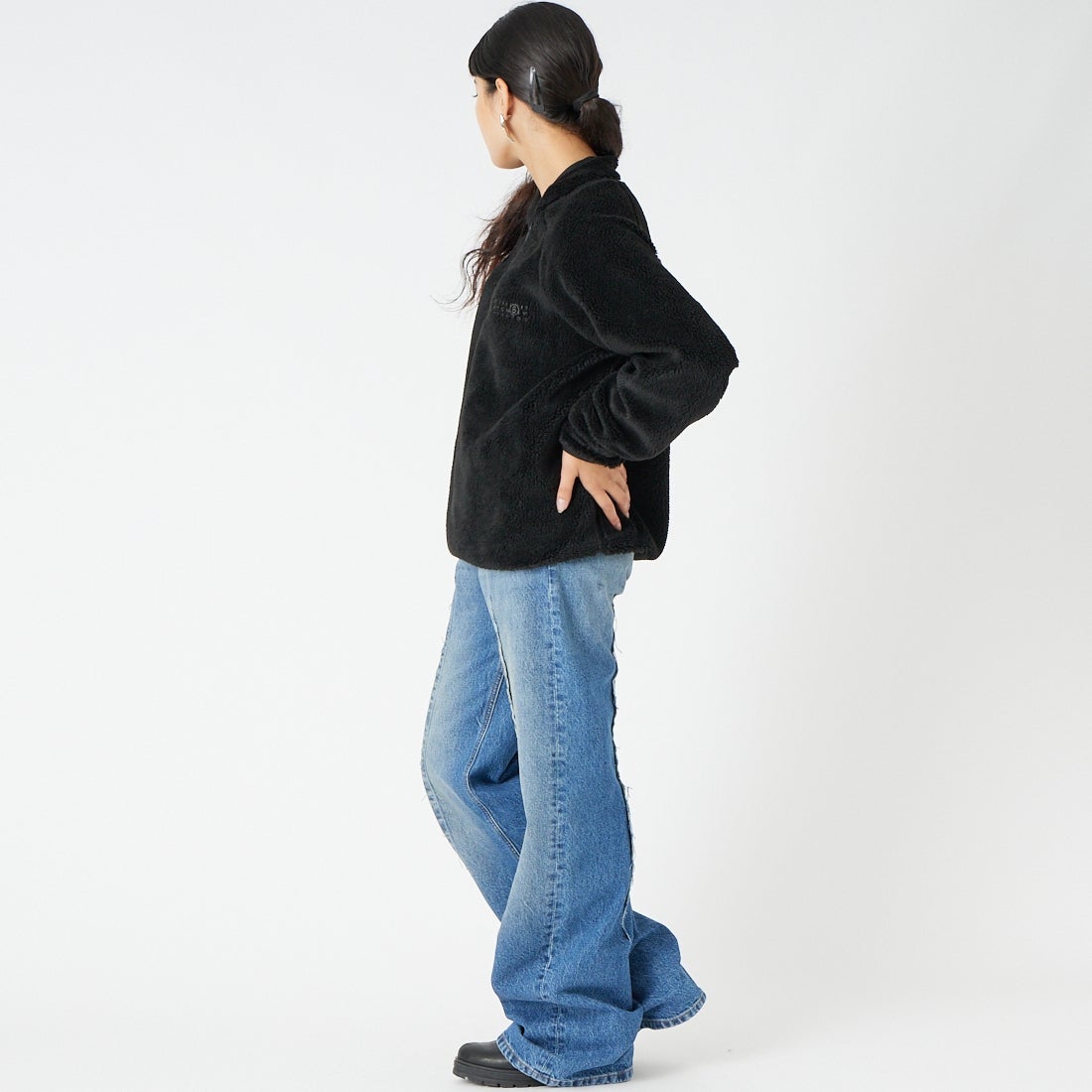 MM6 Maison Margiela [エムエムシックス メゾン マルジェラ] リバーシブルテディ フリーススウェットシャツ [SH0GU0043-M36010] 900 BLACK &&モデル身長：162cm 着用サイズ：S&&