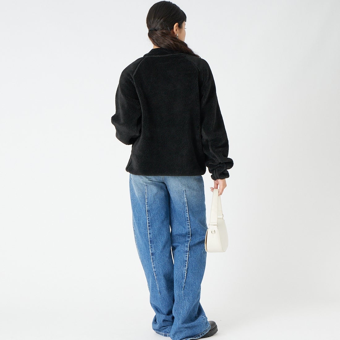 MM6 Maison Margiela [エムエムシックス メゾン マルジェラ] リバーシブルテディ フリーススウェットシャツ [SH0GU0043-M36010] 900 BLACK &&モデル身長：162cm 着用サイズ：S&&