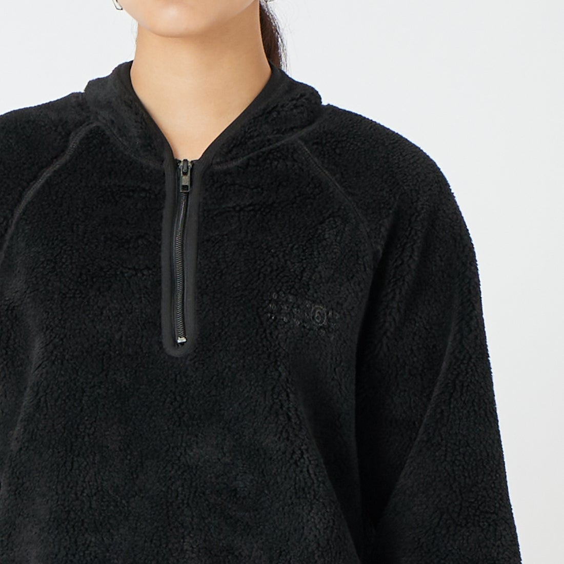 MM6 Maison Margiela [エムエムシックス メゾン マルジェラ] リバーシブルテディ フリーススウェットシャツ [SH0GU0043-M36010] 900 BLACK &&モデル身長：162cm 着用サイズ：S&&