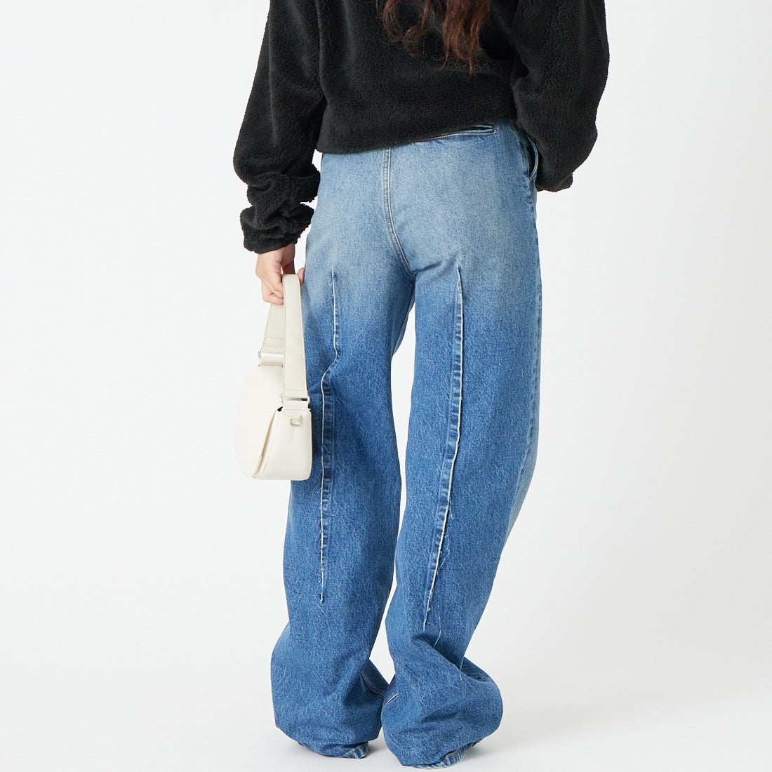 MM6 Maison Margiela [エムエムシックス メゾン マルジェラ] バレルレッグジーンズ [S52KA0567-M30058] 965 BLUE &&モデル身長：162cm 着用サイズ：36&&