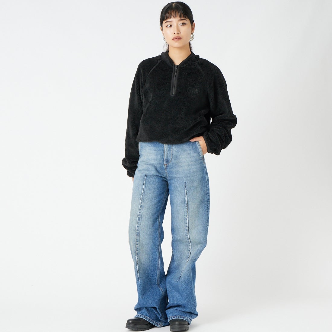 MM6 Maison Margiela [エムエムシックス メゾン マルジェラ] バレルレッグジーンズ [S52KA0567-M30058] 965 BLUE &&モデル身長：162cm 着用サイズ：36&&