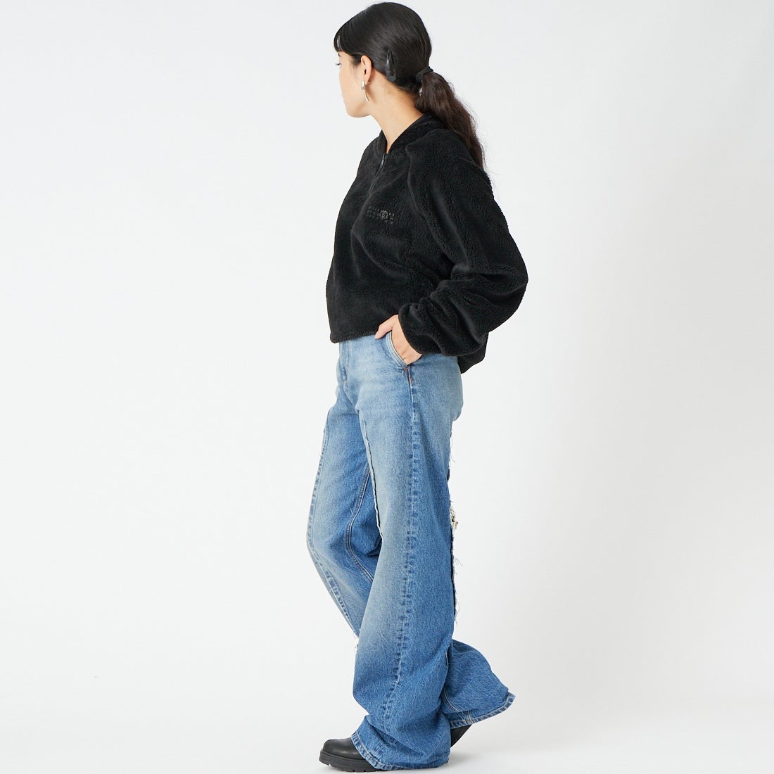 MM6 Maison Margiela [エムエムシックス メゾン マルジェラ] バレルレッグジーンズ [S52KA0567-M30058] 965 BLUE &&モデル身長：162cm 着用サイズ：36&&