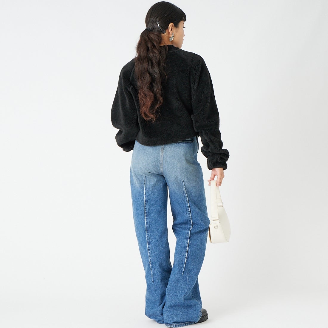 MM6 Maison Margiela [エムエムシックス メゾン マルジェラ] バレルレッグジーンズ [S52KA0567-M30058] 965 BLUE &&モデル身長：162cm 着用サイズ：36&&