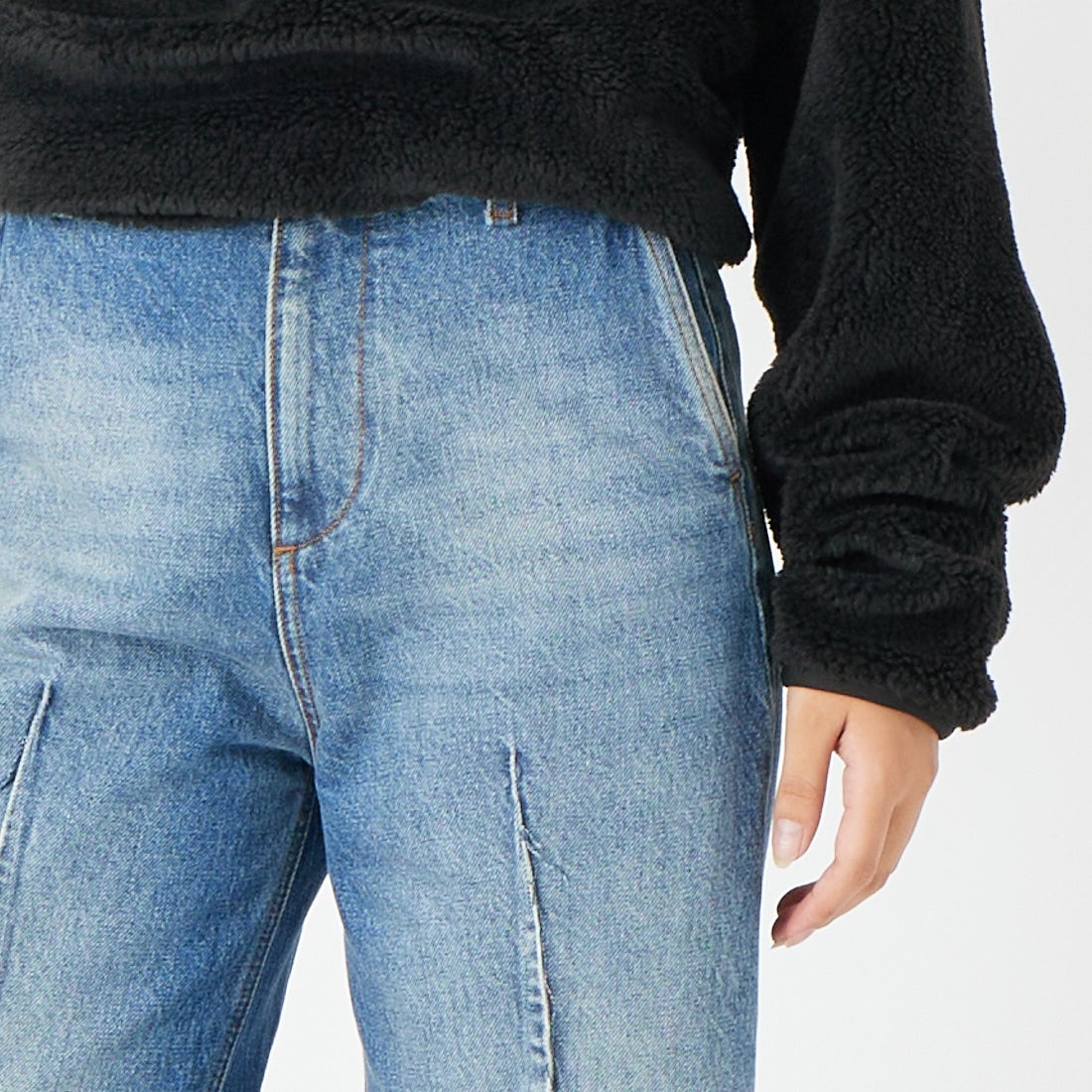 MM6 Maison Margiela [エムエムシックス メゾン マルジェラ] バレルレッグジーンズ [S52KA0567-M30058] 965 BLUE &&モデル身長：162cm 着用サイズ：36&&
