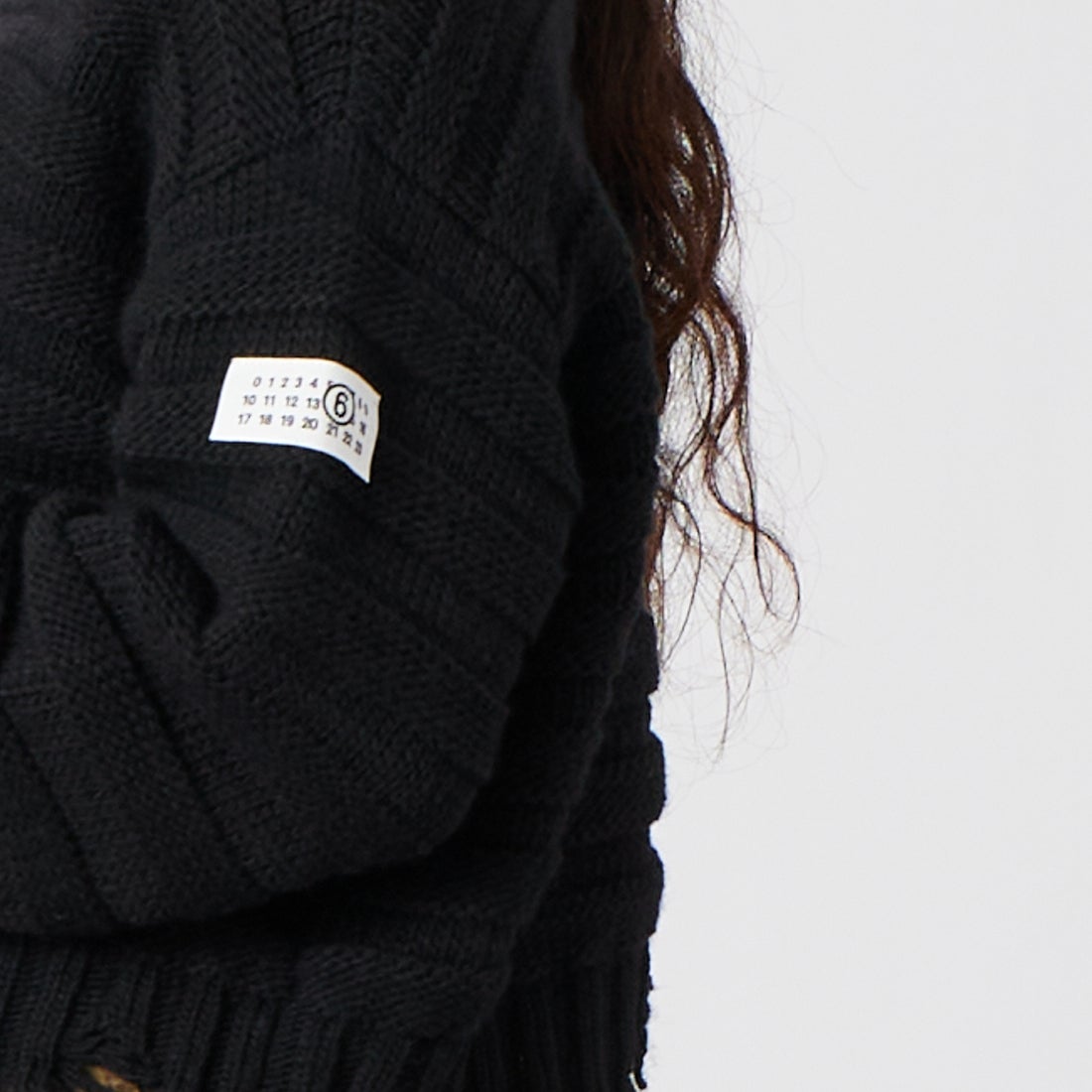 MM6 Maison Margiela [エムエムシックス メゾン マルジェラ] ウールセーター [S52HL0031-M13040] 900 BLACK &&モデル身長：162cm 着用サイズ：M&&