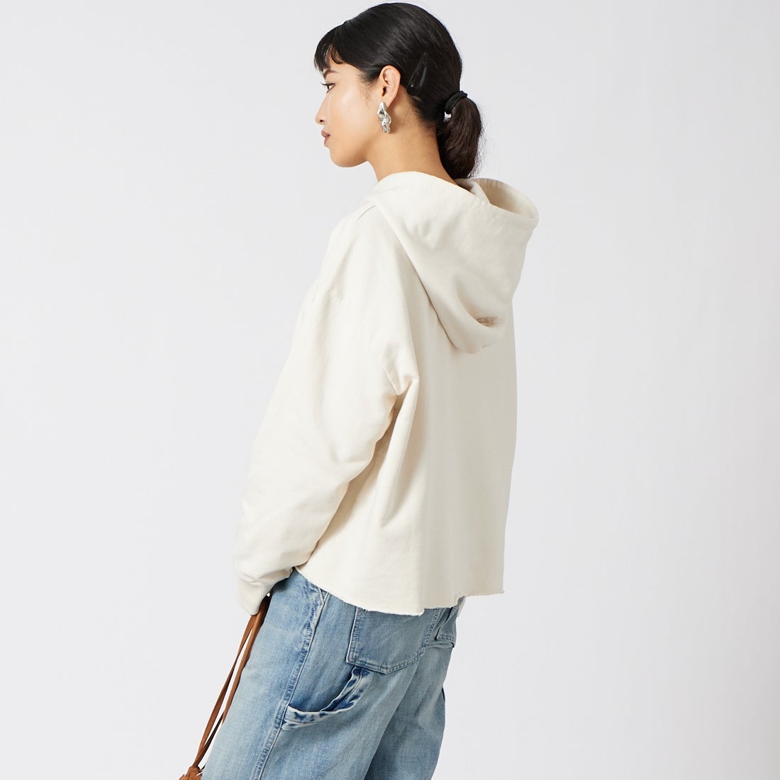 MM6 Maison Margiela [エムエムシックス メゾン マルジェラ] コットンスウェットフーディ [S52GU0235-M25025] 103 ECRU &&モデル身長：162cm 着用サイズ：M&&
